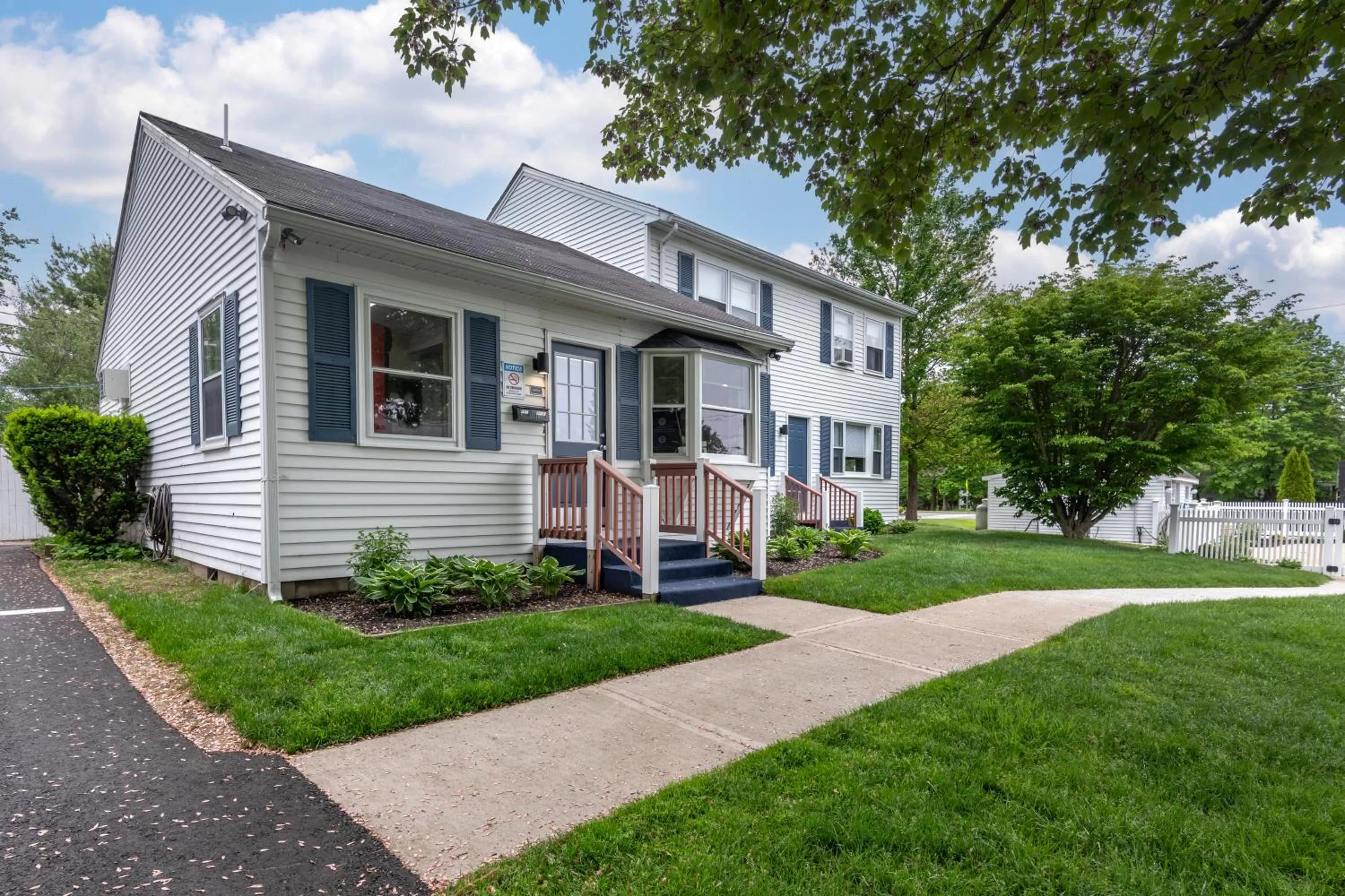 Property building in Anchor Inn and Cottages Wells-Ogunquit