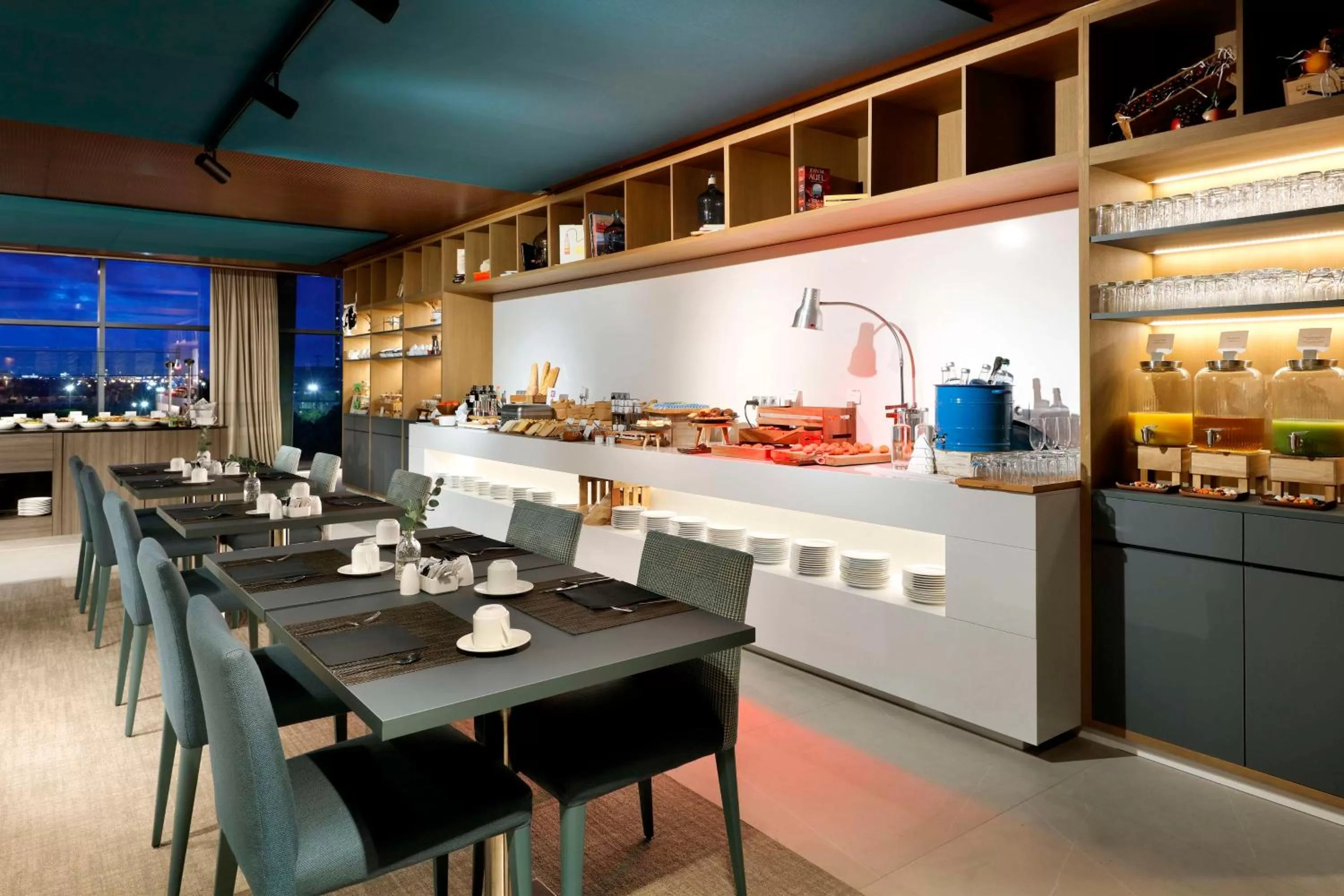 Restaurant/places to eat in Hyatt Regency Barcelona Tower