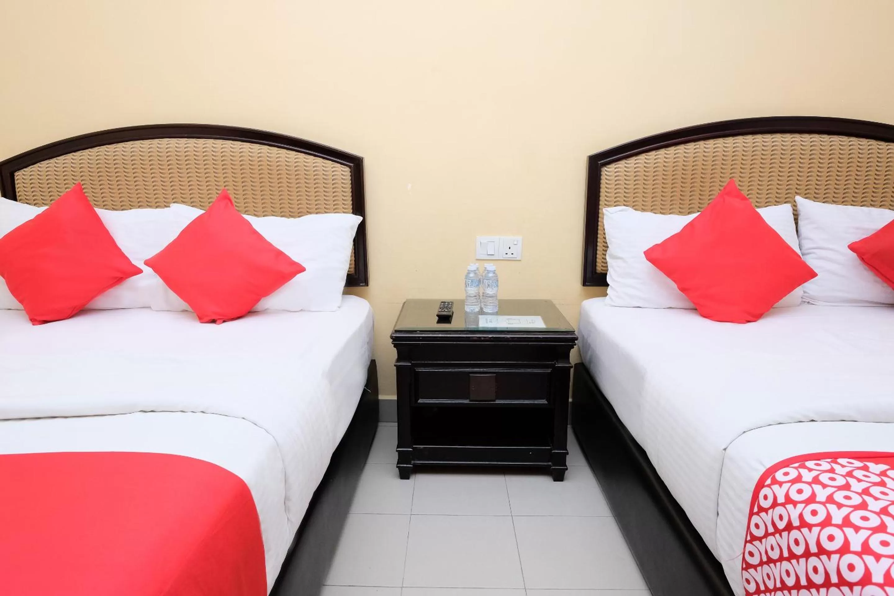 Bedroom in Super OYO 635 Seven Days Hotel