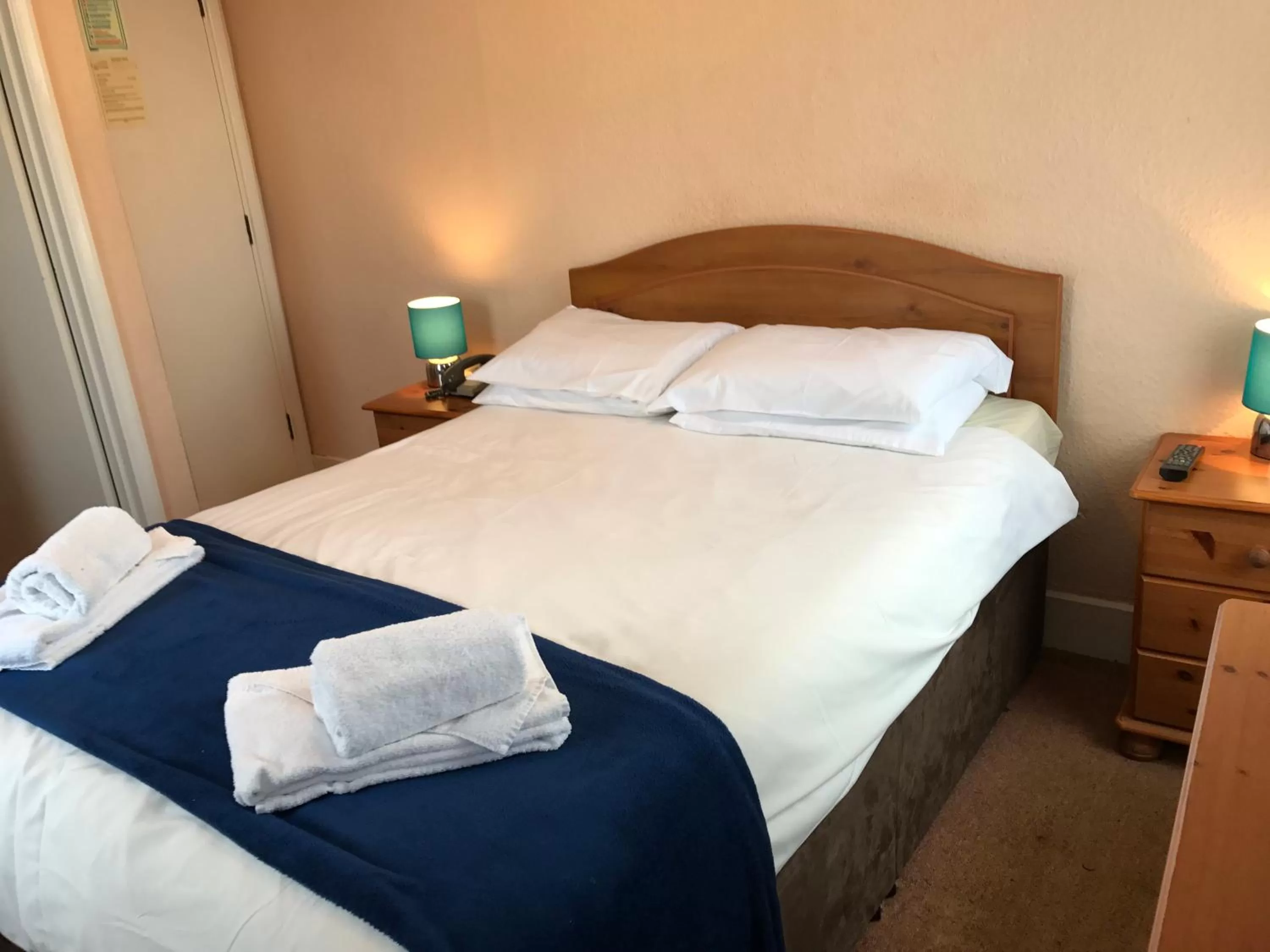 Bedroom, Bed in Westgate Hotel