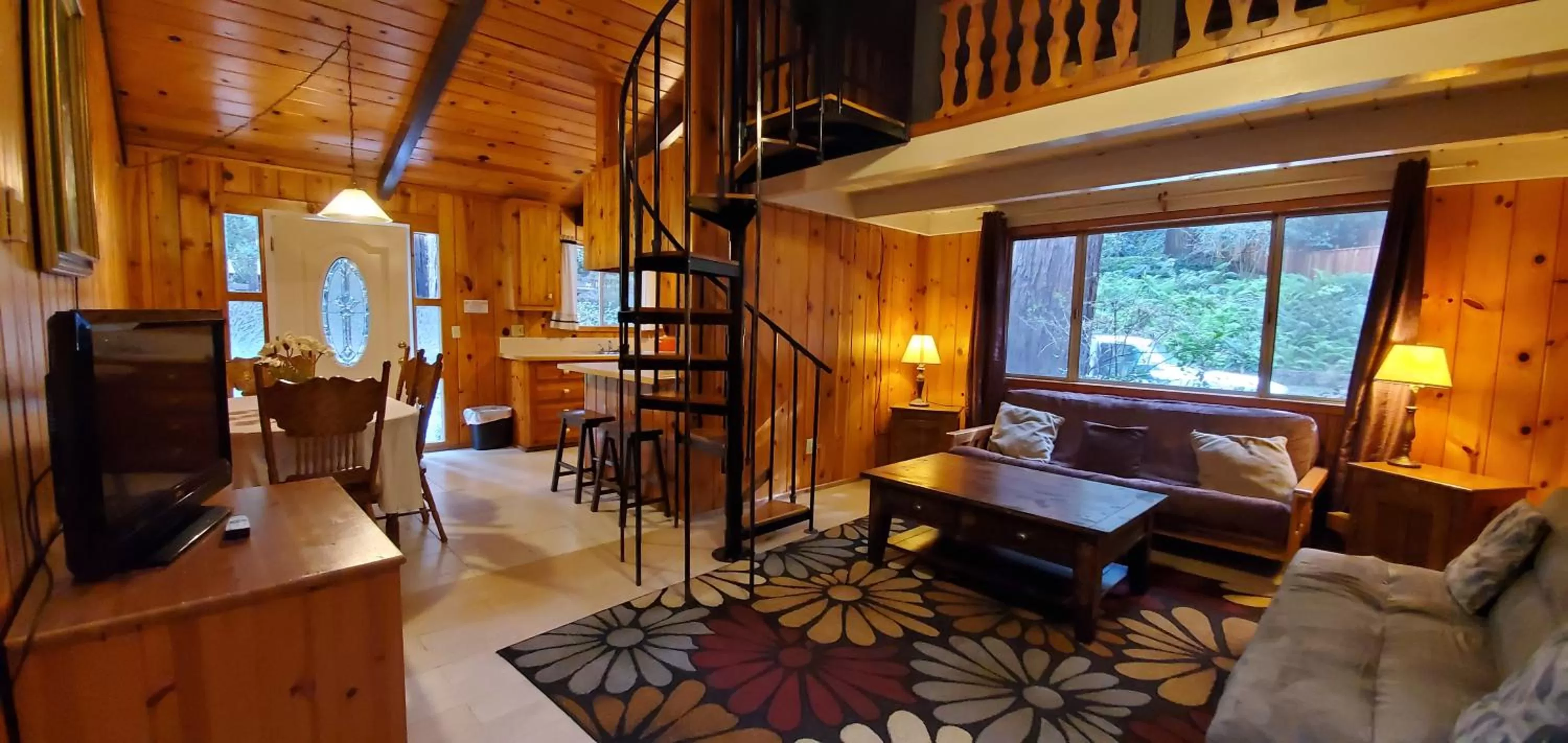 Living room, Dining Area in Fern River Resort