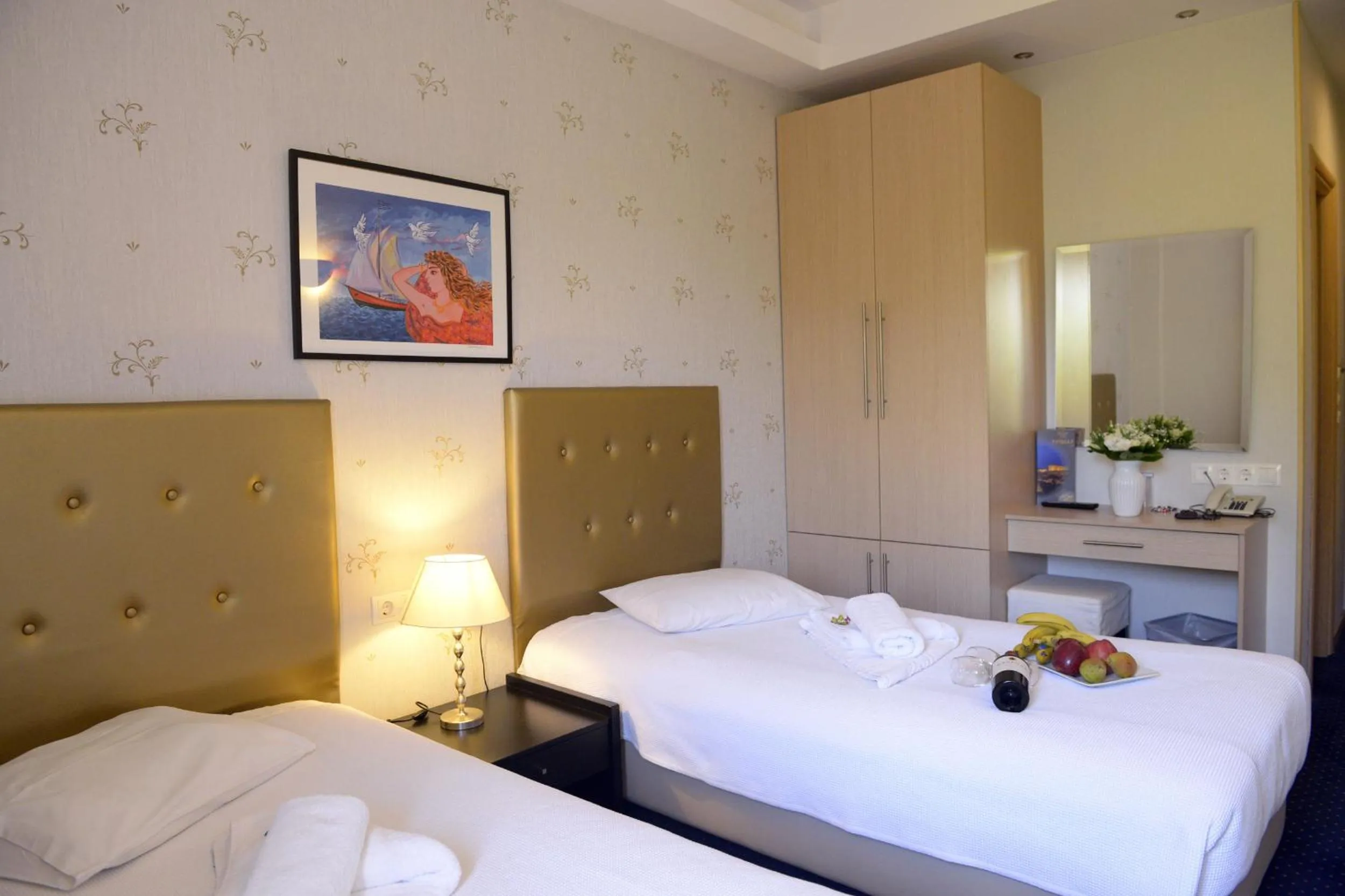 Coffee/tea facilities, Bed in Phidias Hotel