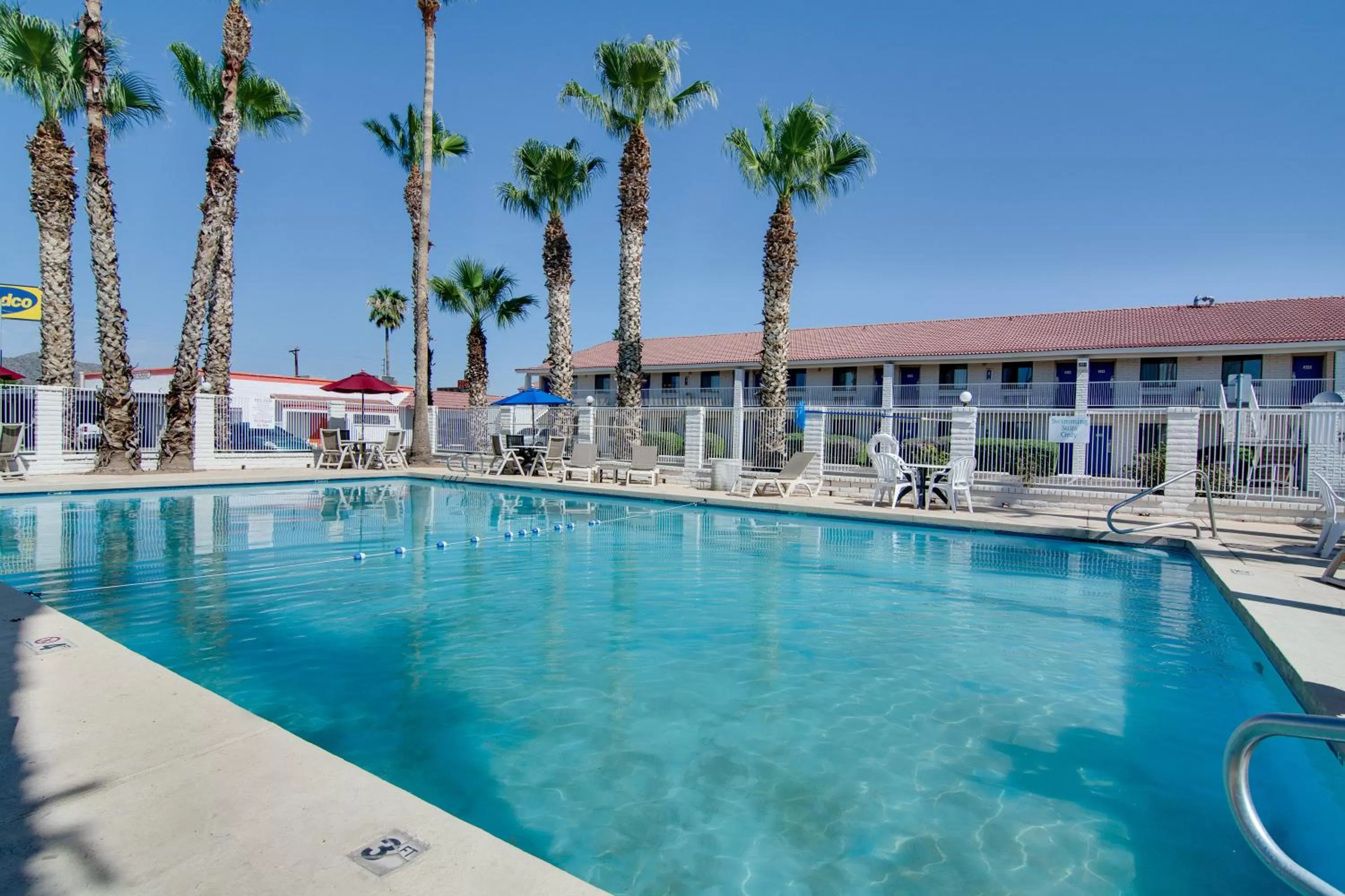 Swimming pool in Motel 6 Eloy Arizona Casa Grande