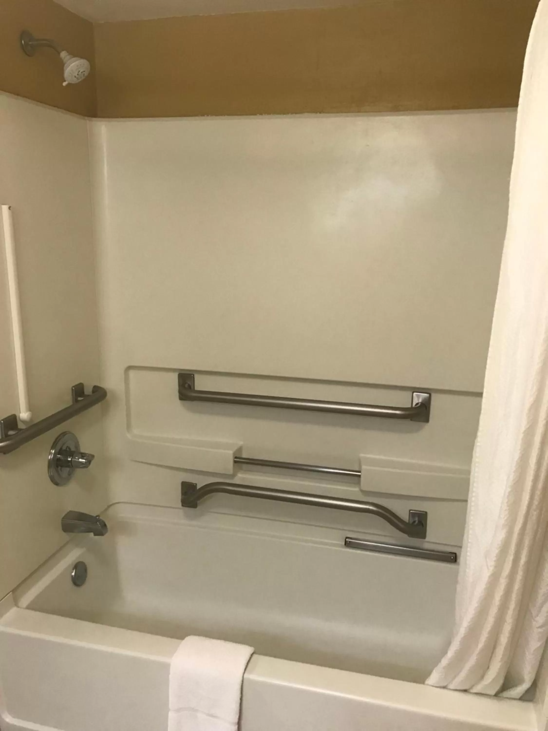 Bathroom in Days Inn & Suites by Wyndham Tucker/Northlake