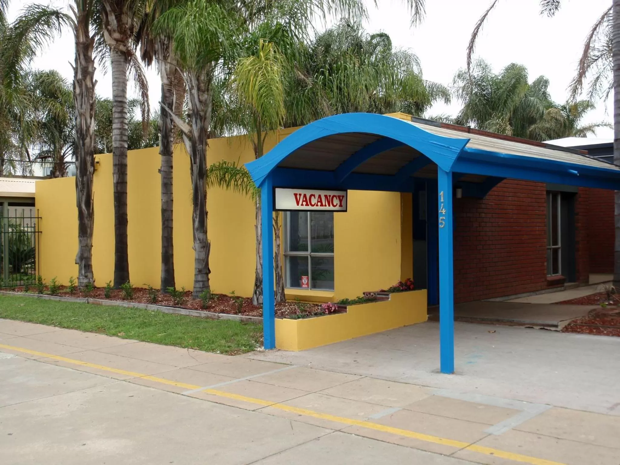 Facade/entrance in Mid City Plantation Motel