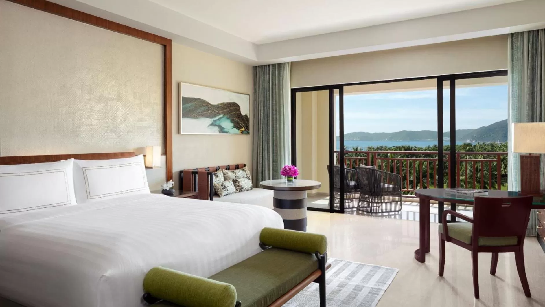 Bed in The Ritz-Carlton Sanya, Yalong Bay