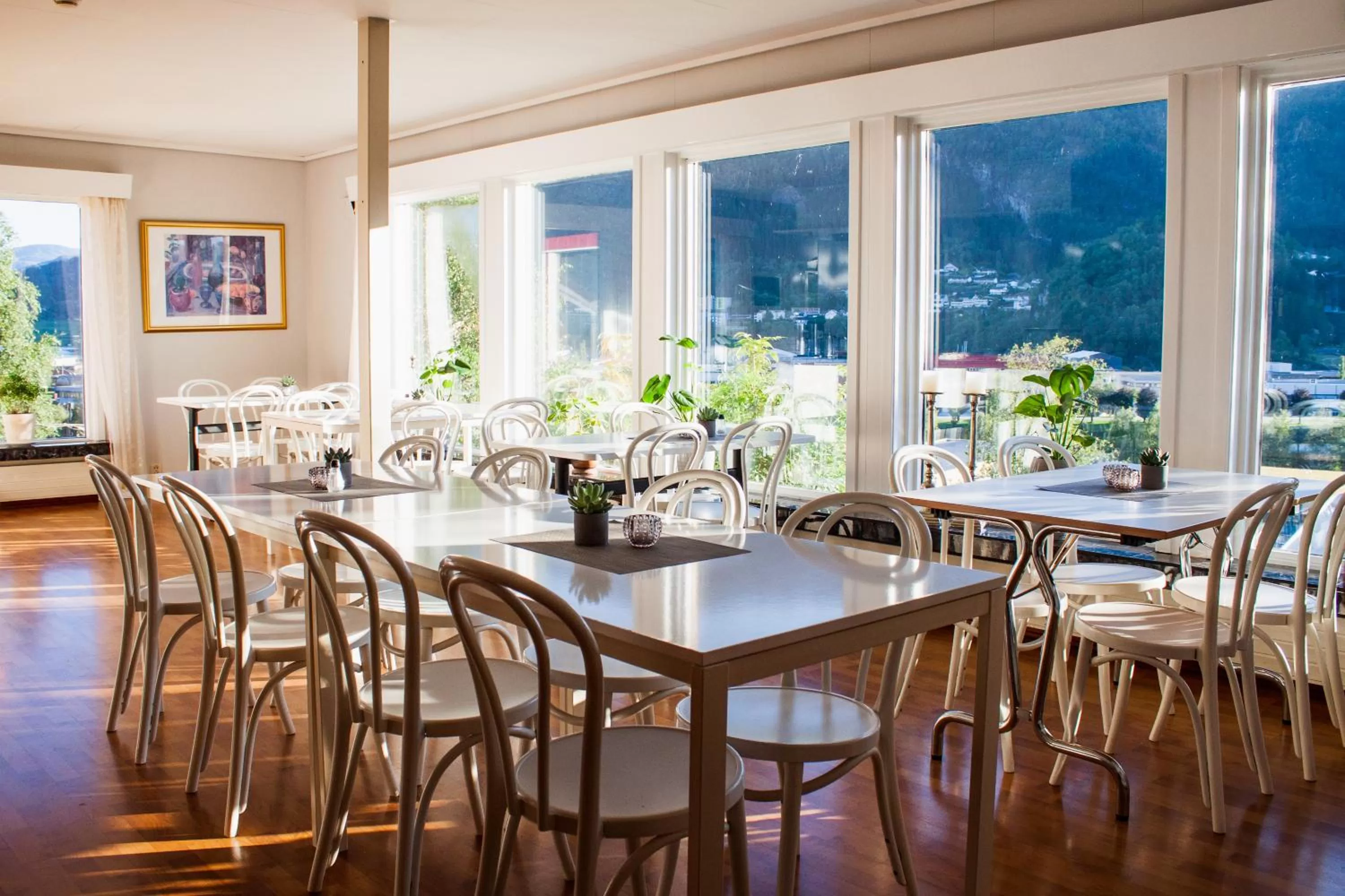 Restaurant/places to eat in Førde Pensjonat