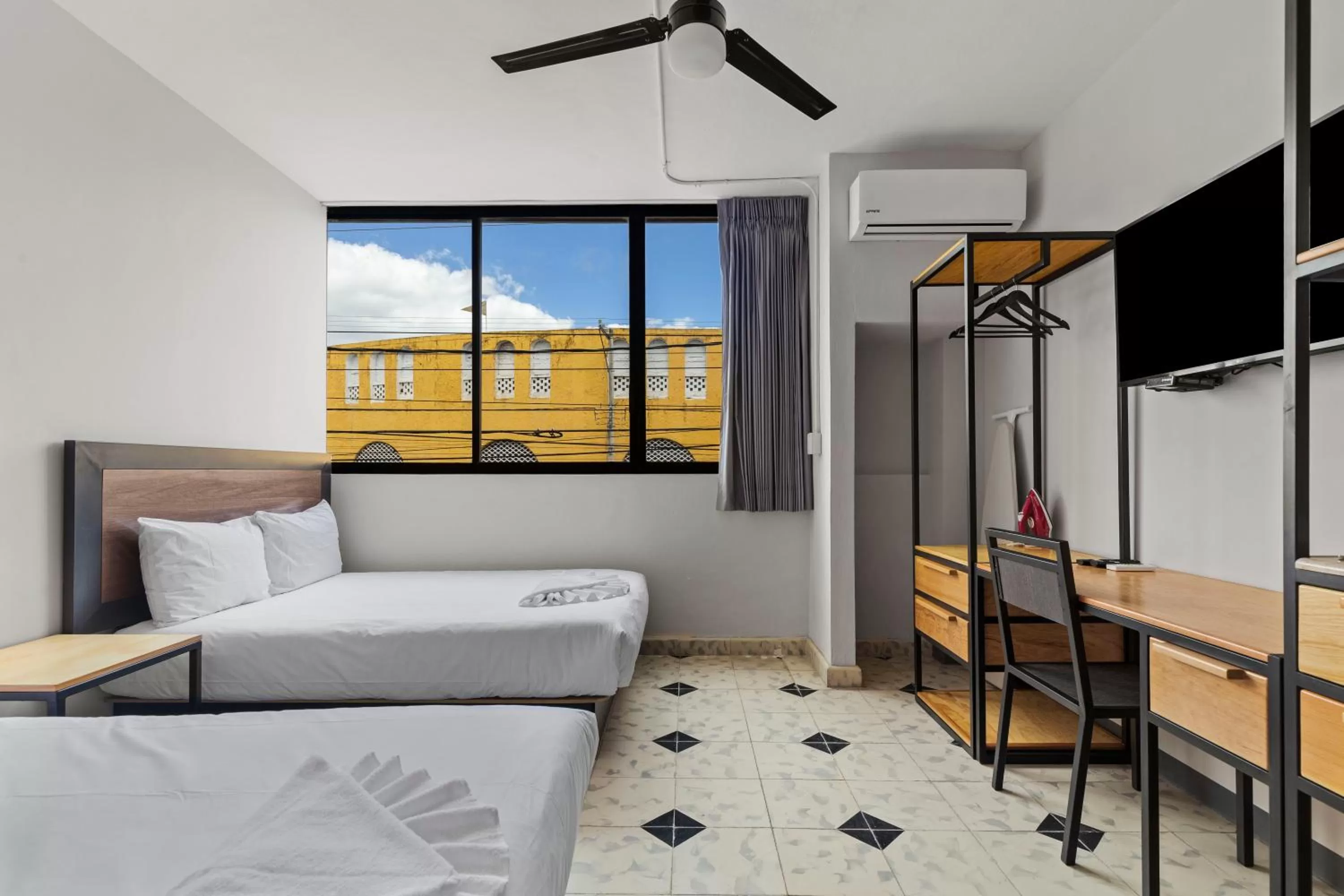 TV and multimedia, Bed in Suites Reforma by HomiRent