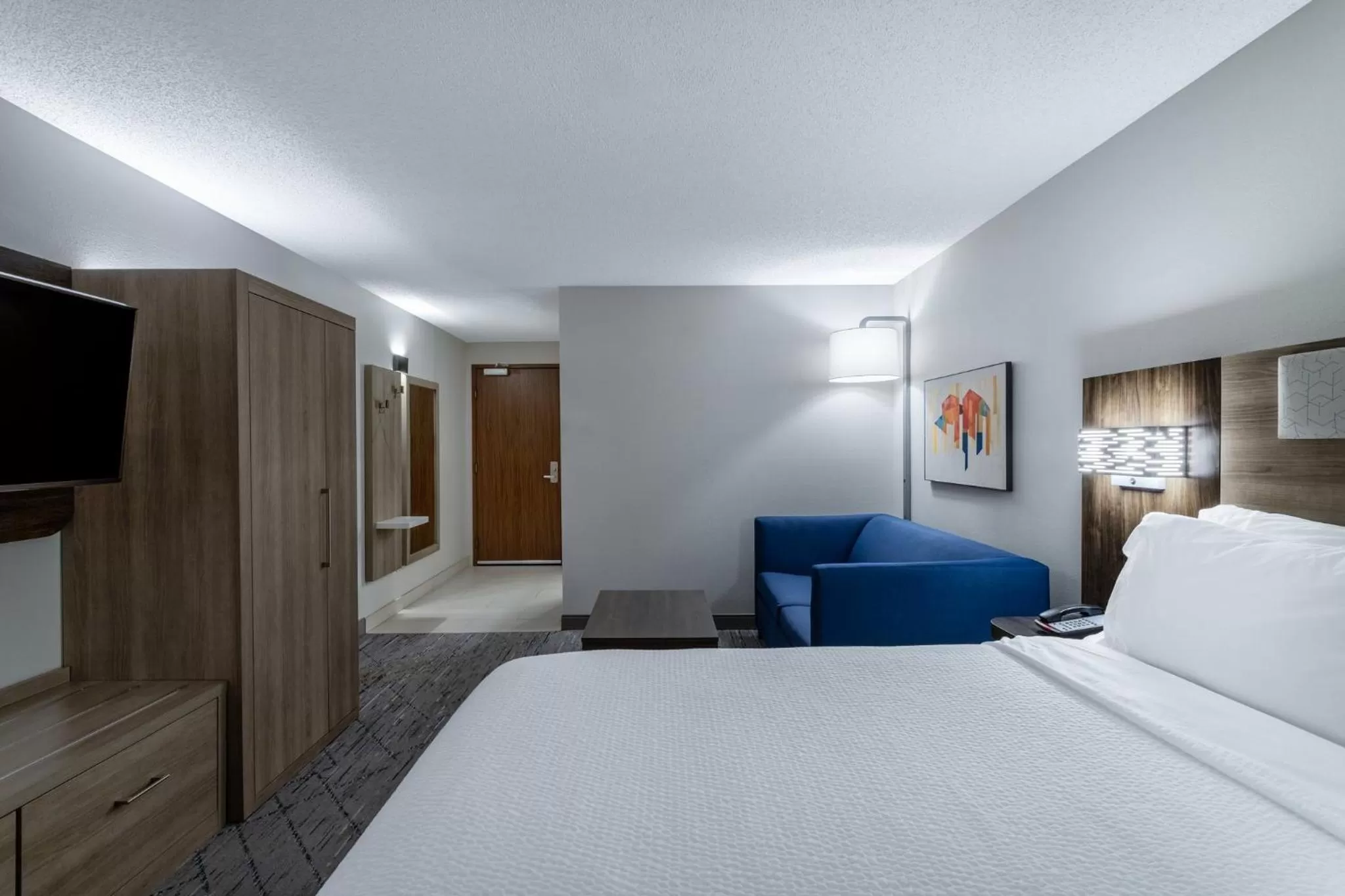 Photo of the whole room, Bed in Holiday Inn Express Hotel & Suites-St. Paul by IHG