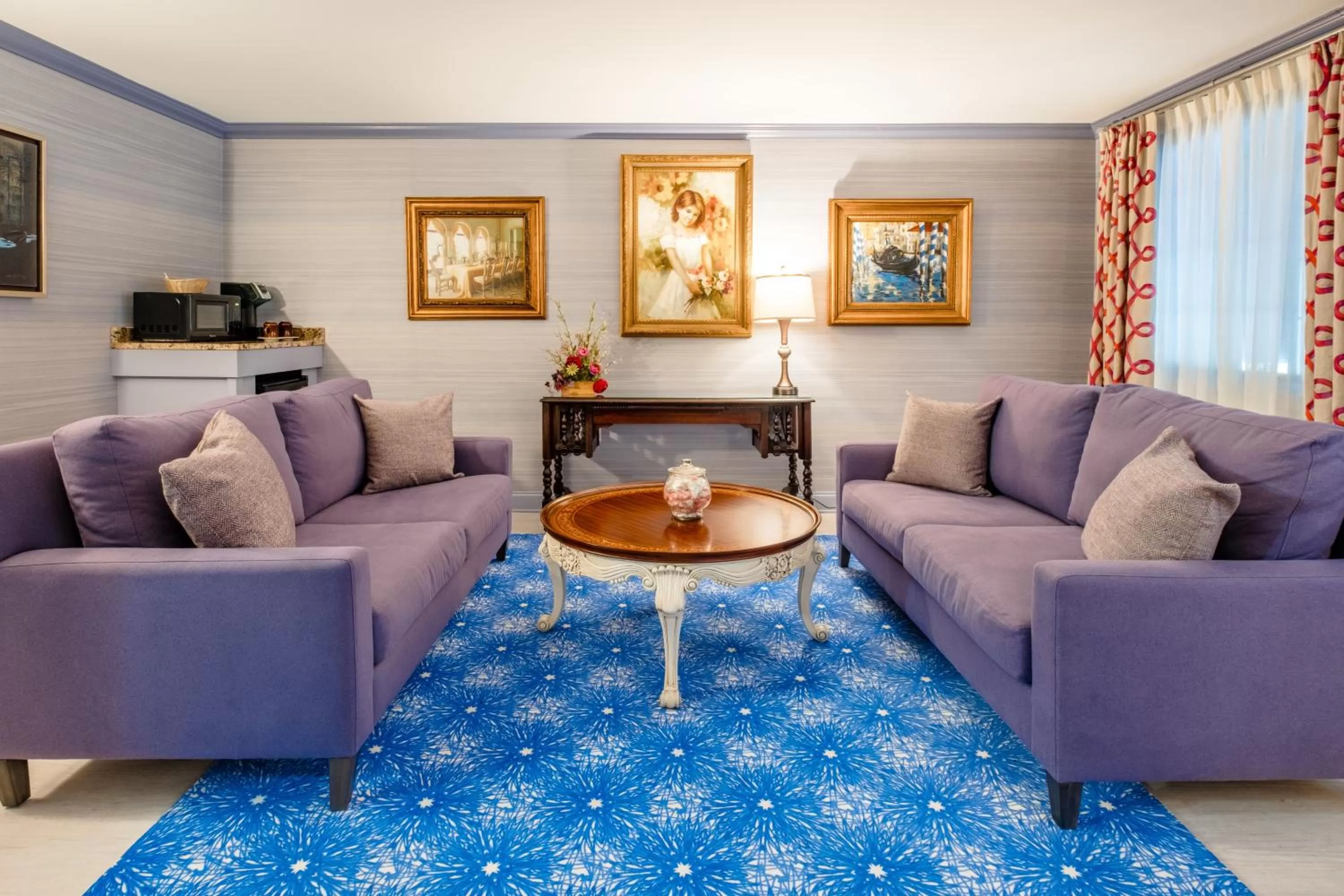 Living room in Red Coach Inn