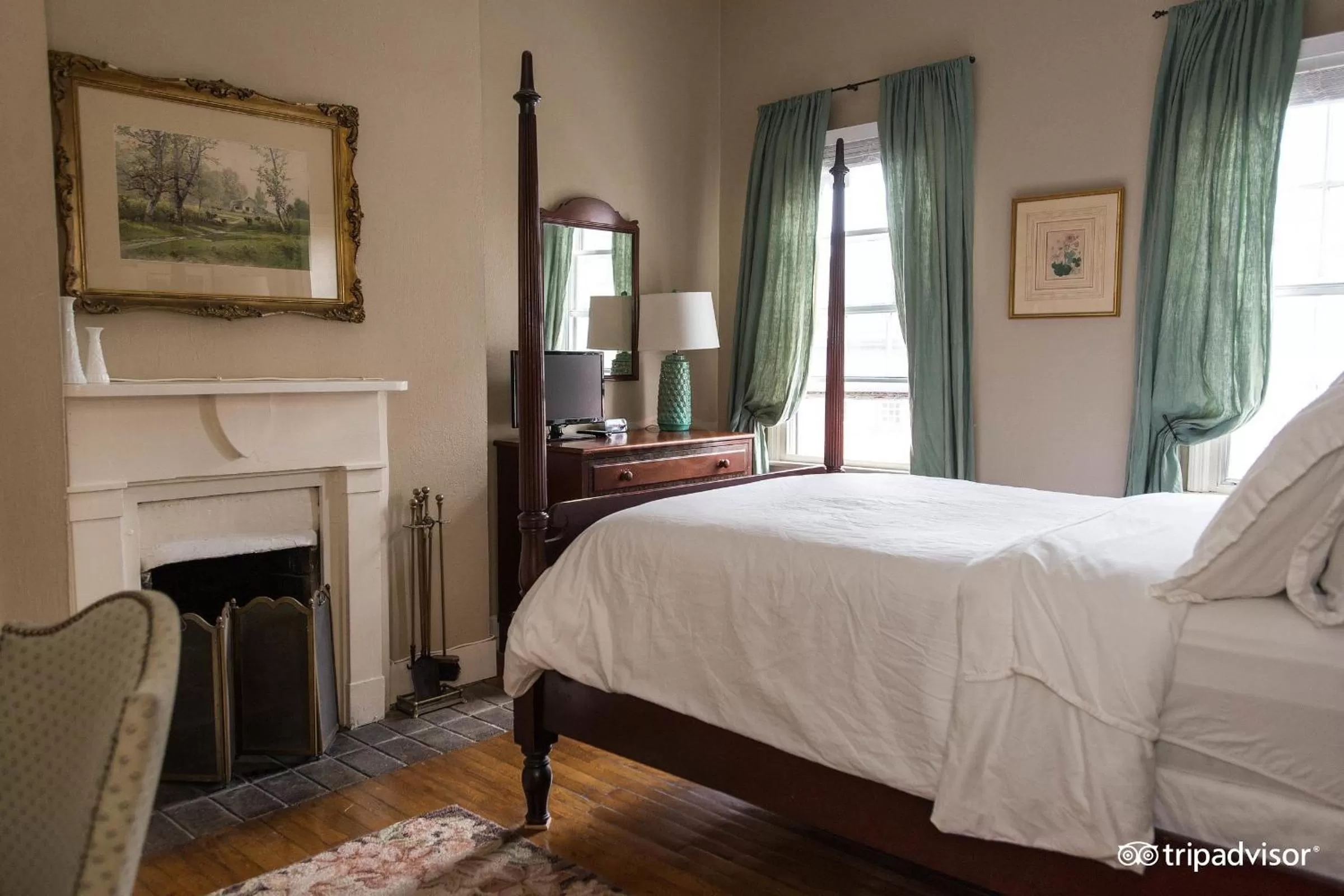 Photo of the whole room, Bed in Incentra Village Hotel