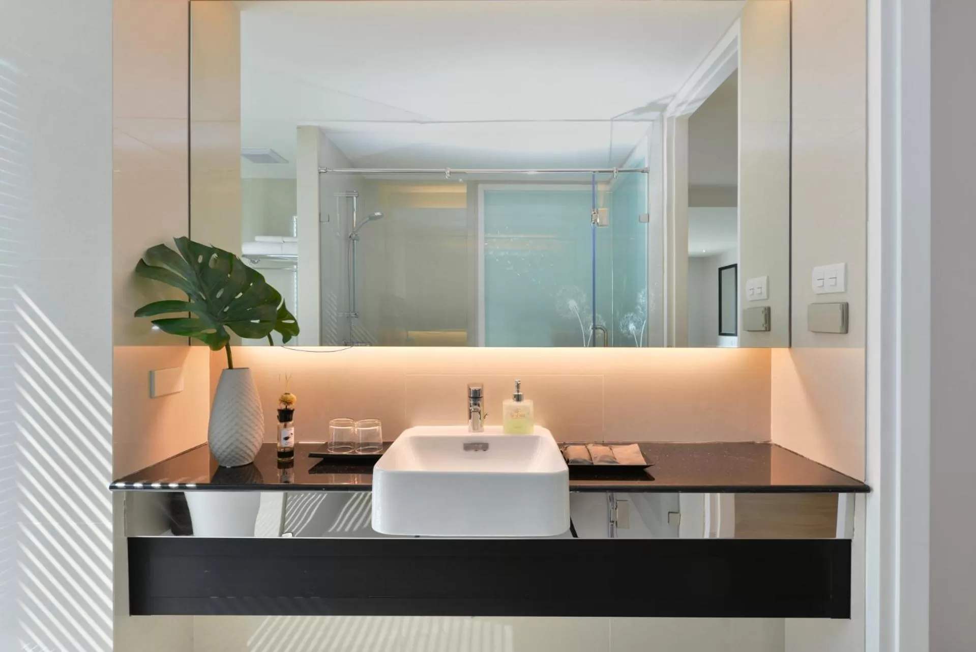 Bathroom in Le D'Tel Bangkok