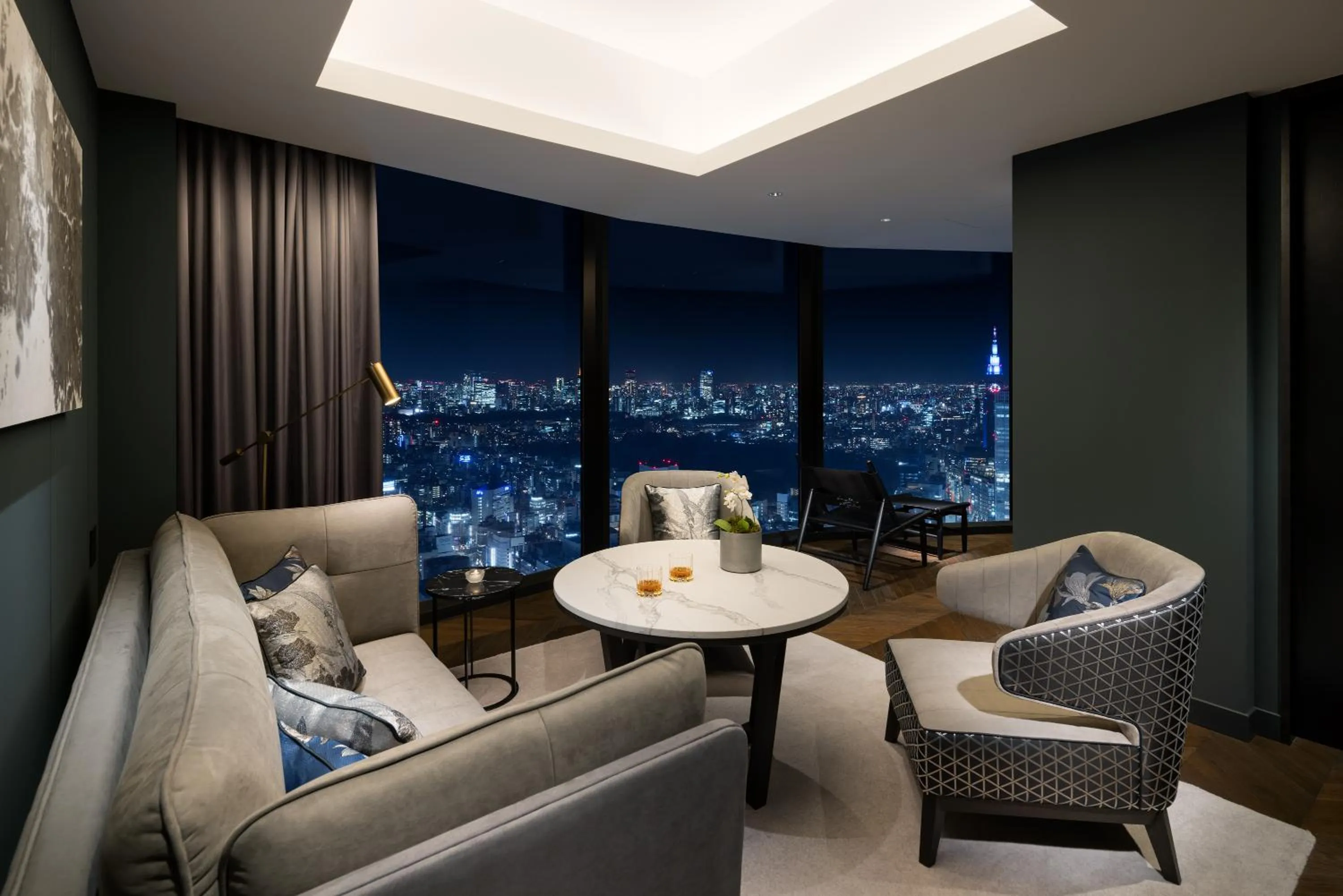 Living room in BELLUSTAR TOKYO, A Pan Pacific Hotel