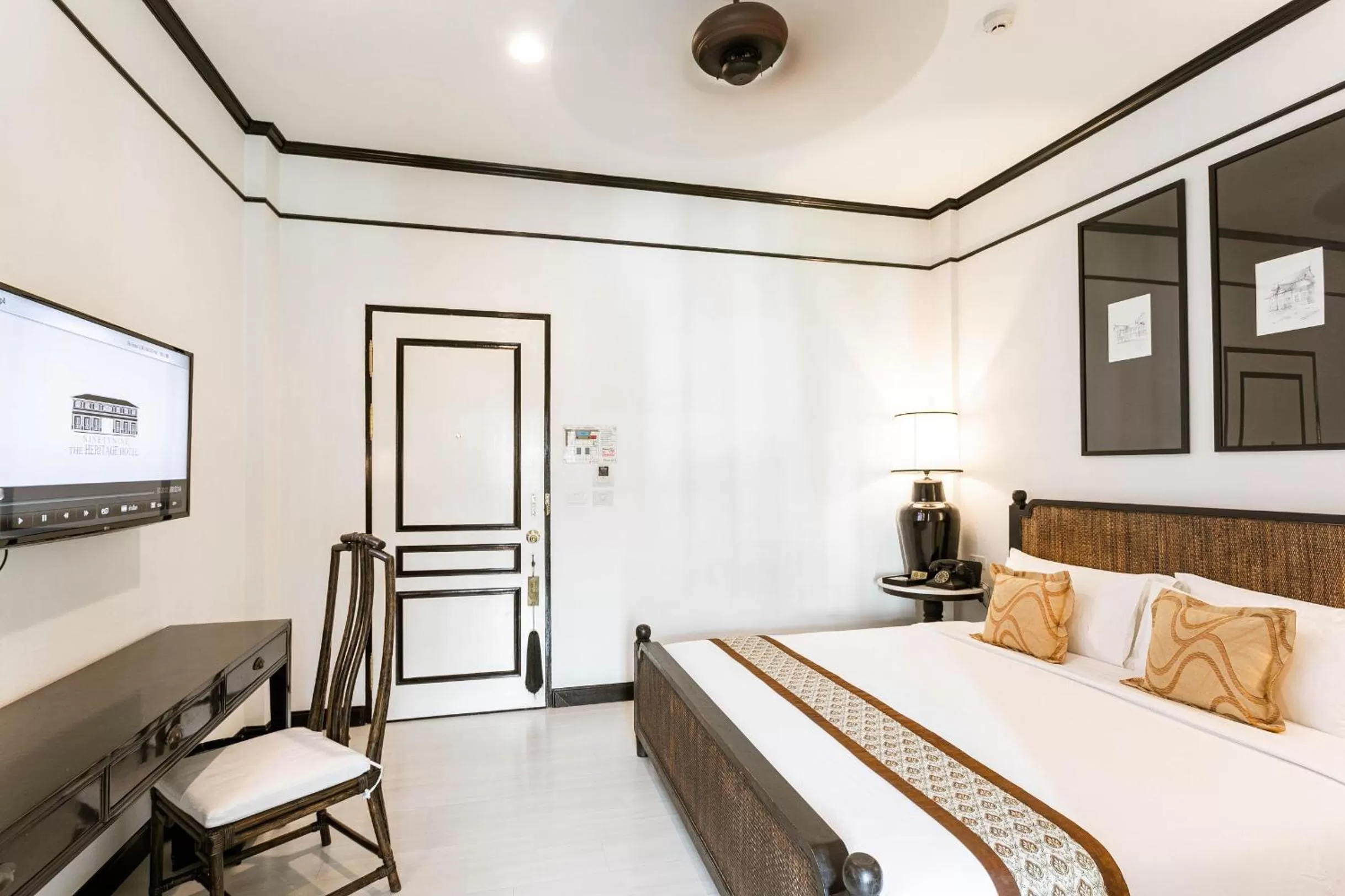 Bedroom, Bed in 99 The Heritage Hotel