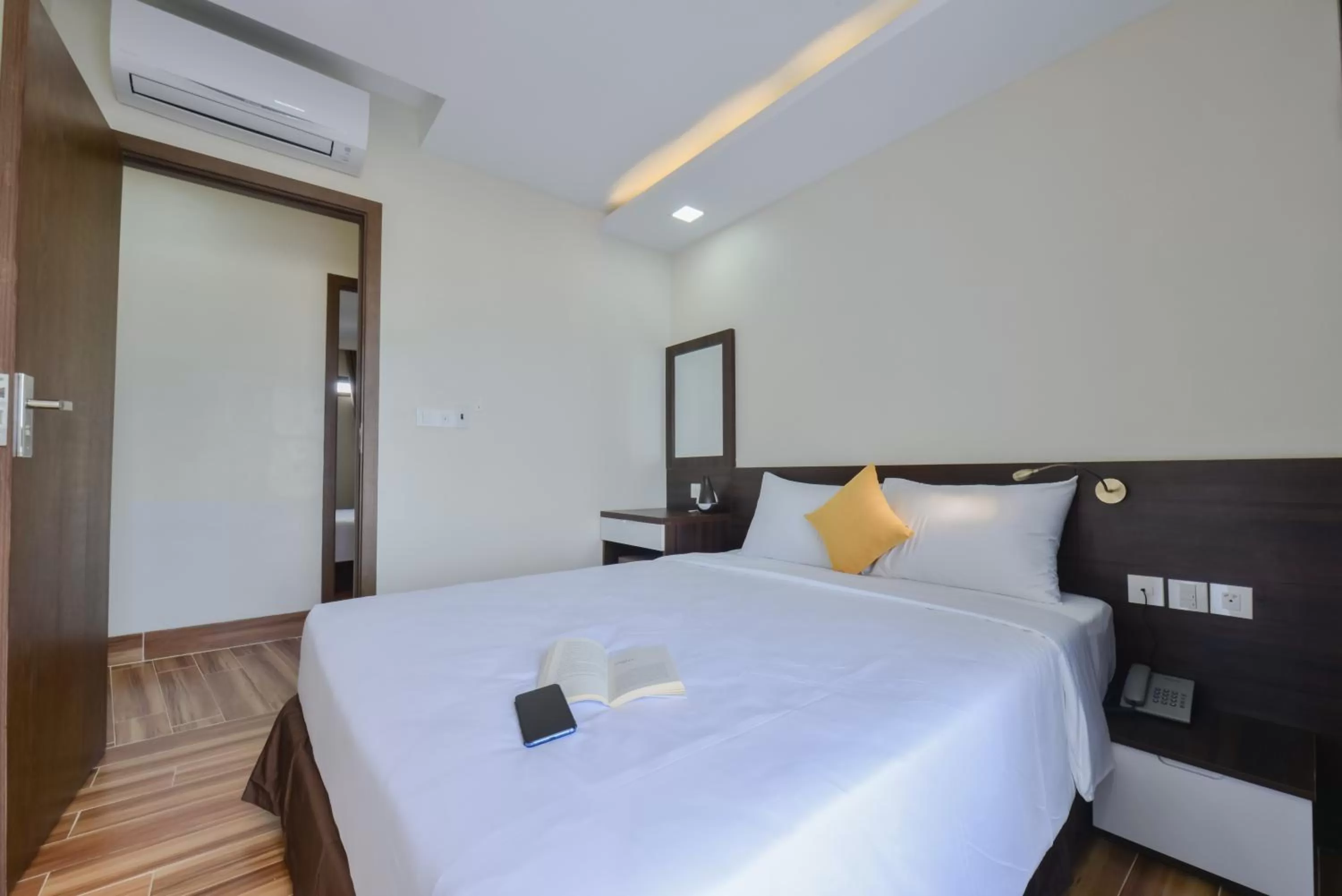 Photo of the whole room, Bed in Yen Vang Hotel & Apartment Nha Trang