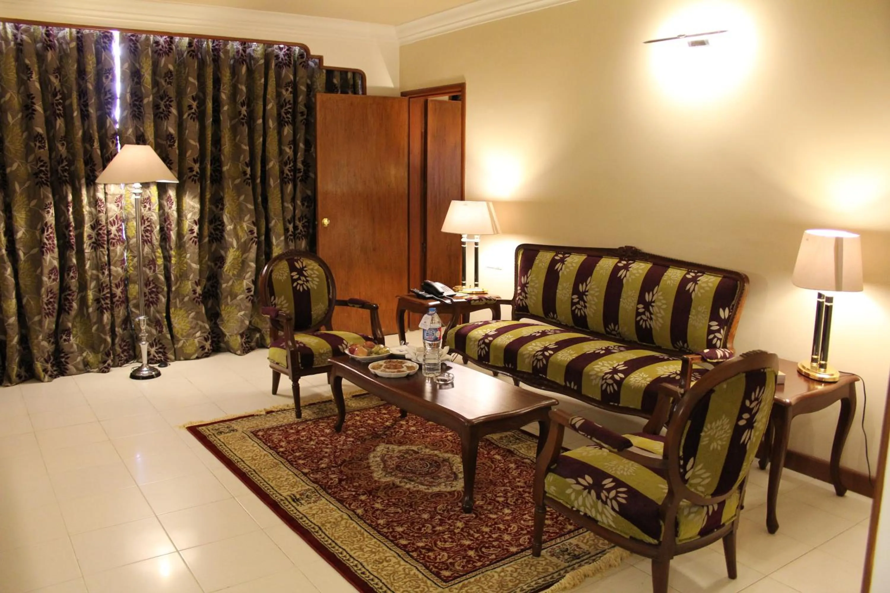 Regent Plaza Hotel & Convention Center