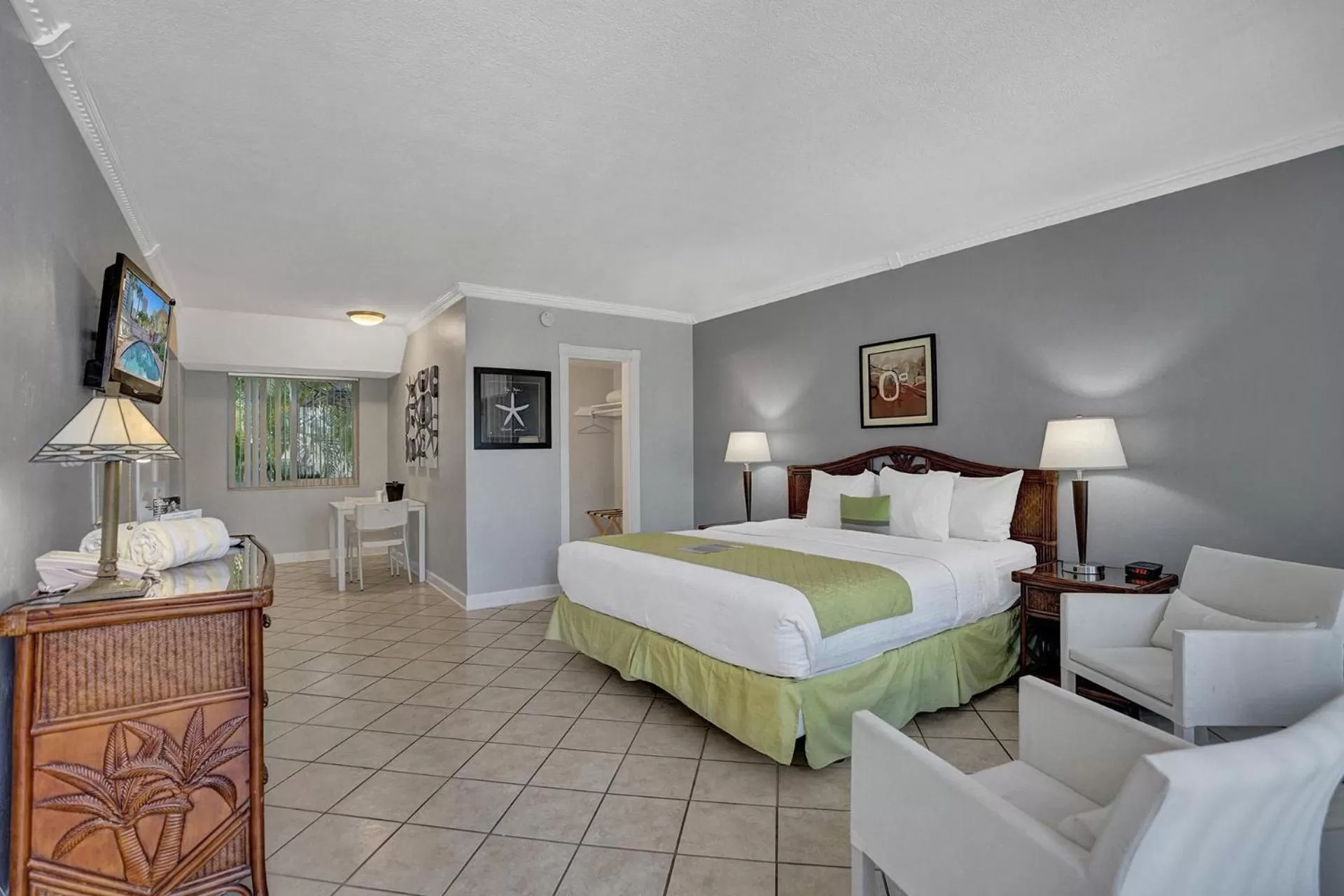 Photo of the whole room in The Worthington Resorts - Clothing Optional - Men Only - Solo hombres