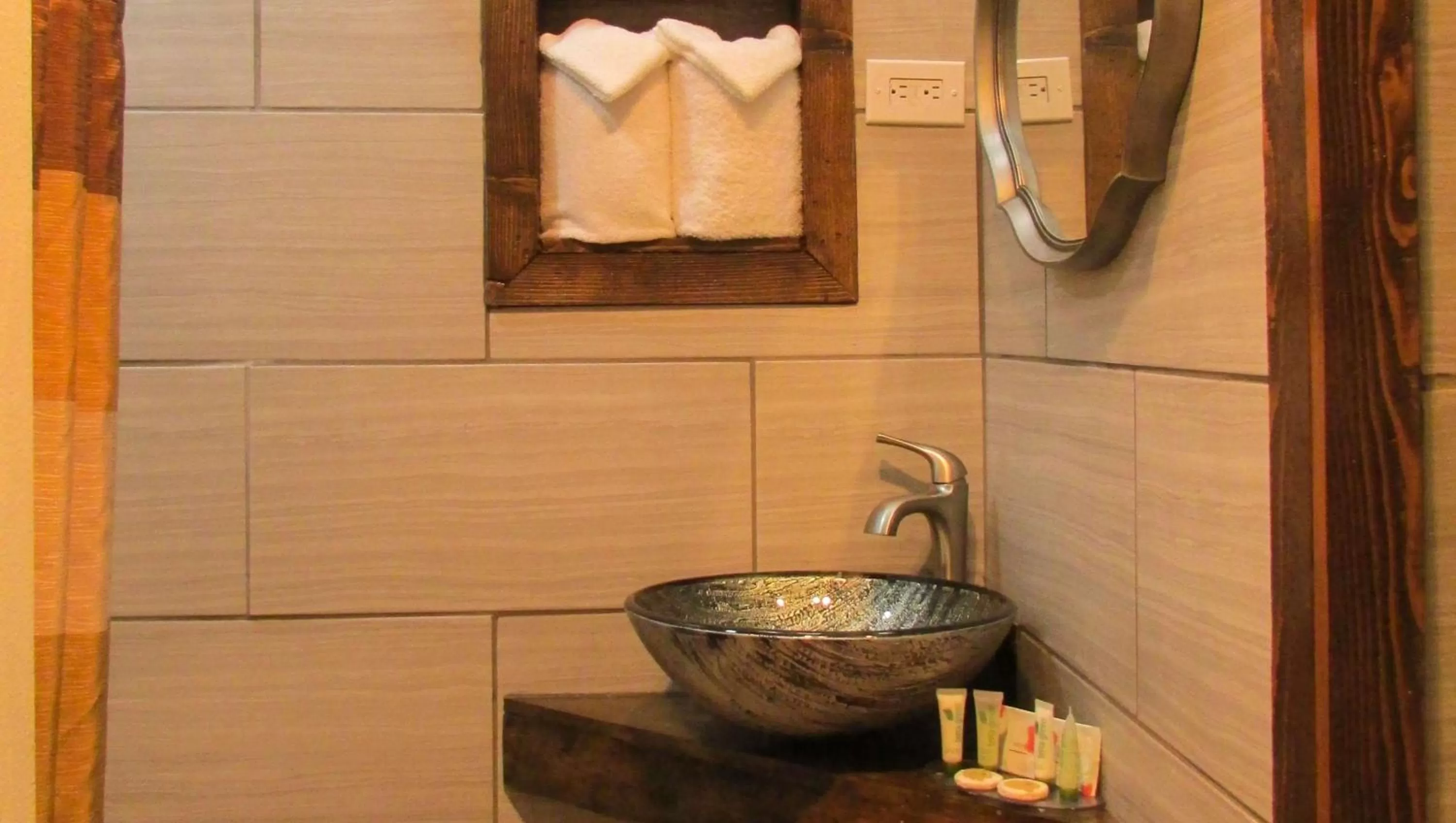 Bathroom in Mountain Star Inn