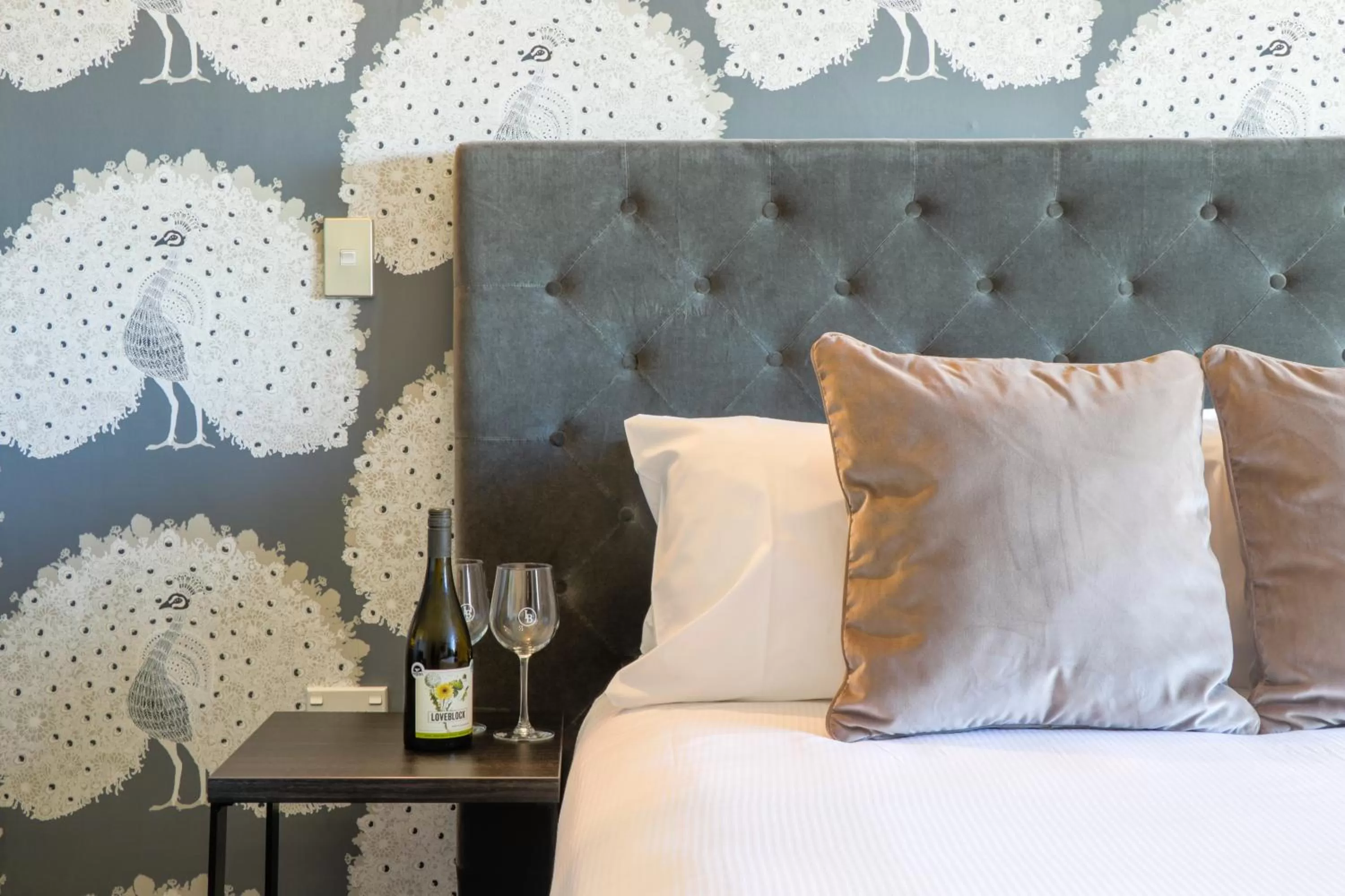 Executive Double Lakeview Studio in Suncourt Hotel & Conference Centre