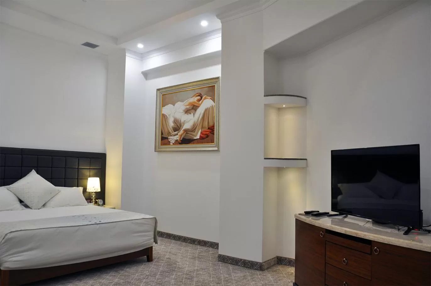 Bed in Parliament Palace Hotel