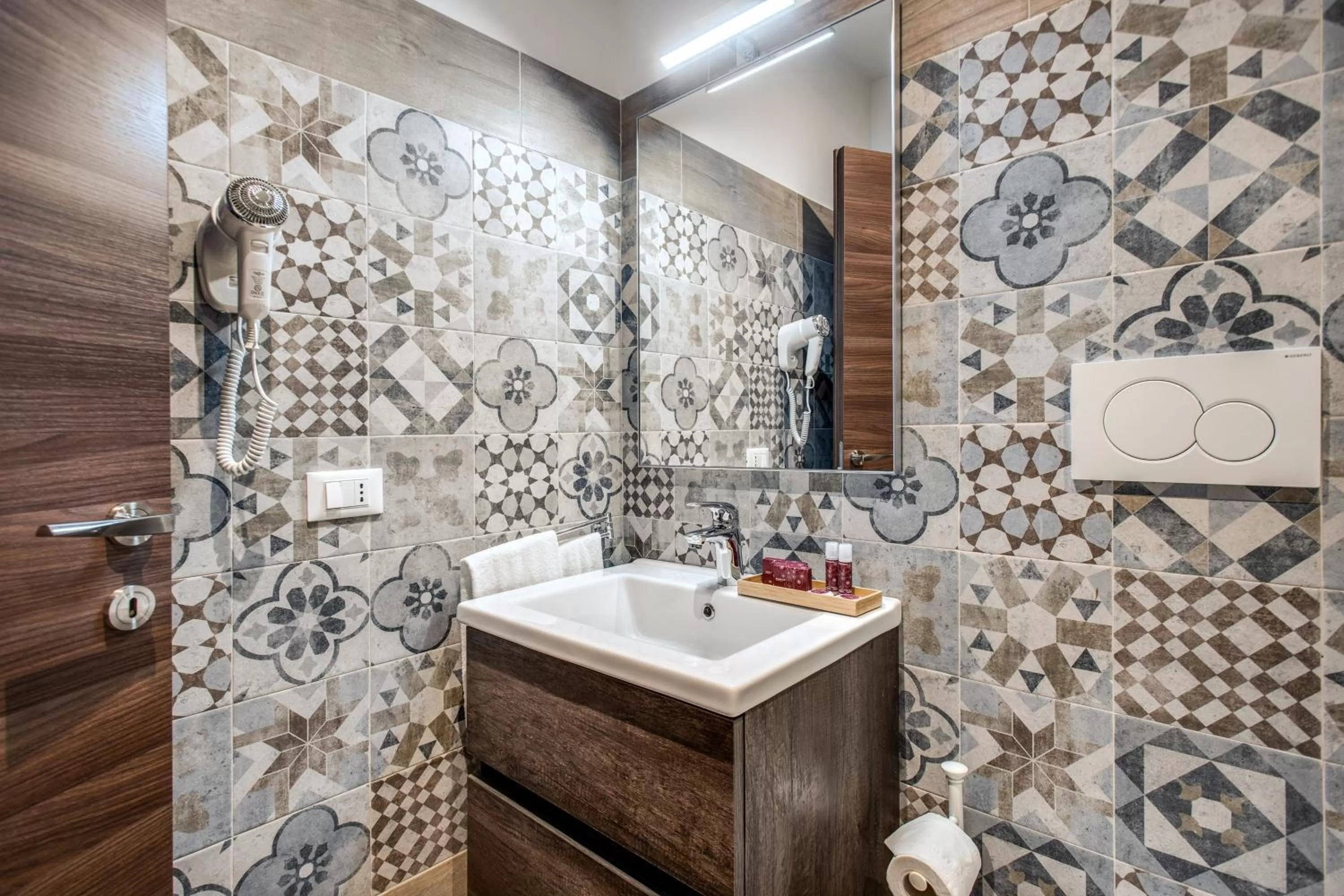 Bathroom in Rome Garden Hotel