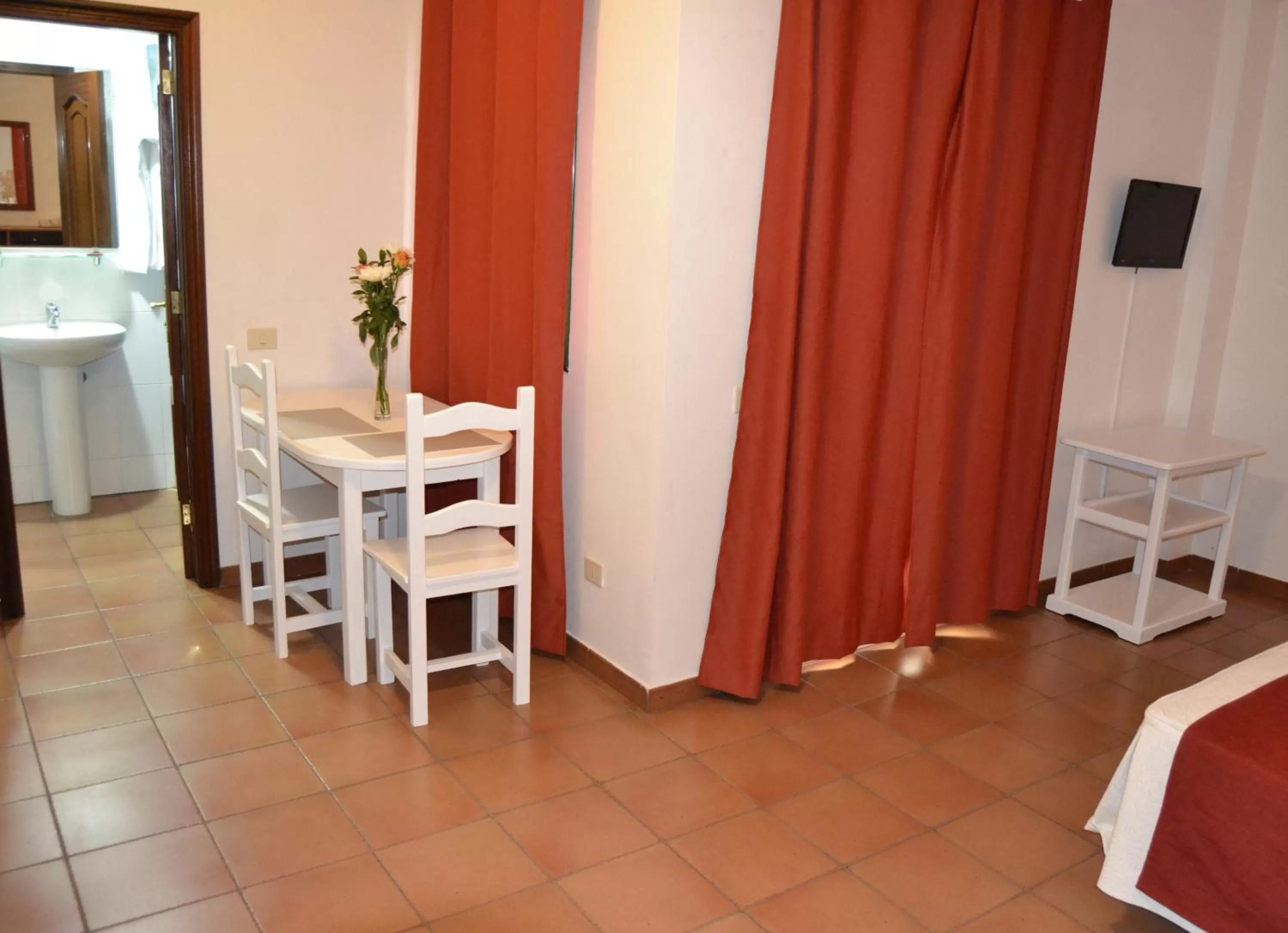 Photo of the whole room, Bed in Hotel Apartamentos Villa Gomera