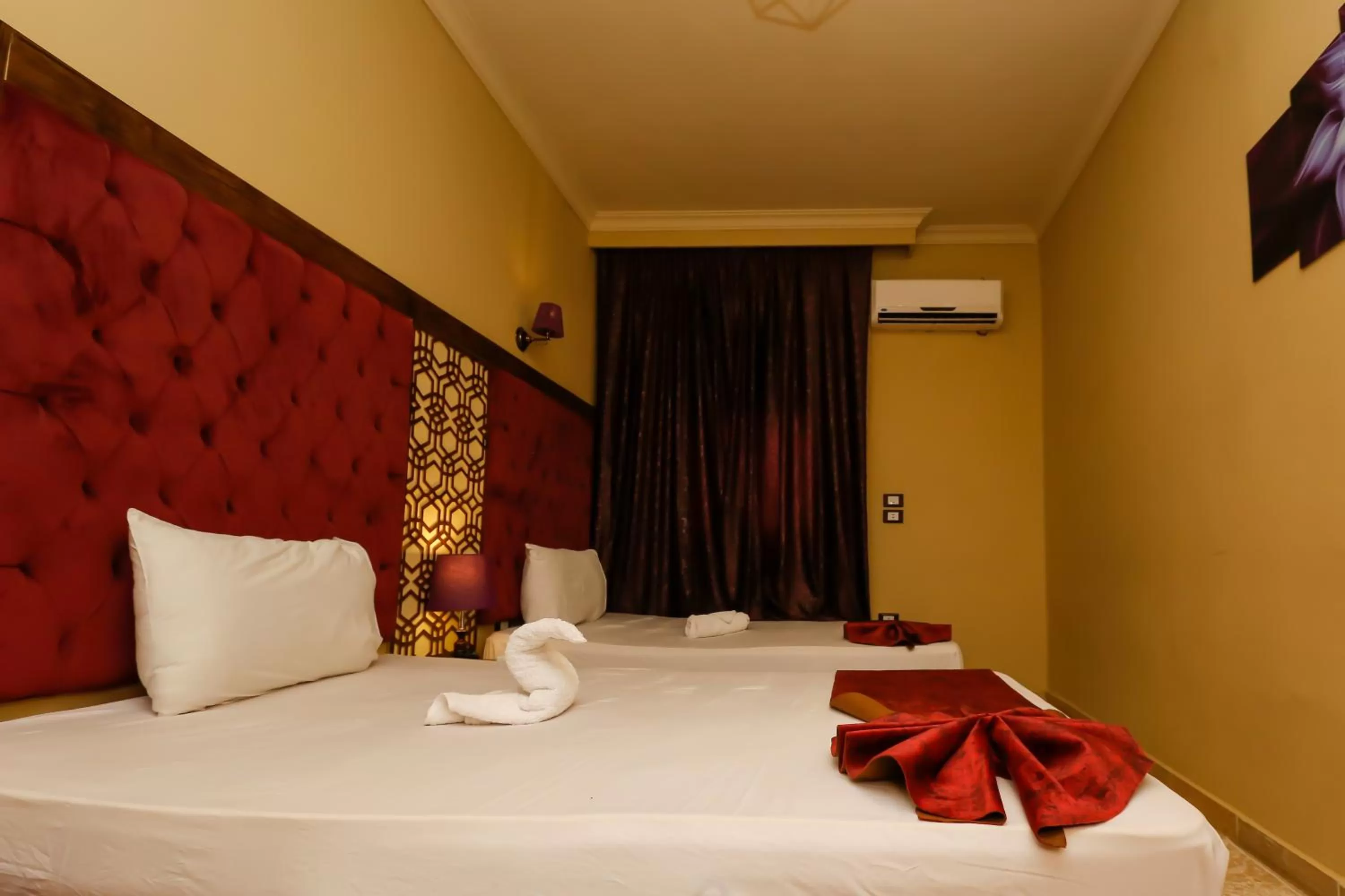 Photo of the whole room, Bed in King Cheops Inn - Pyramid View