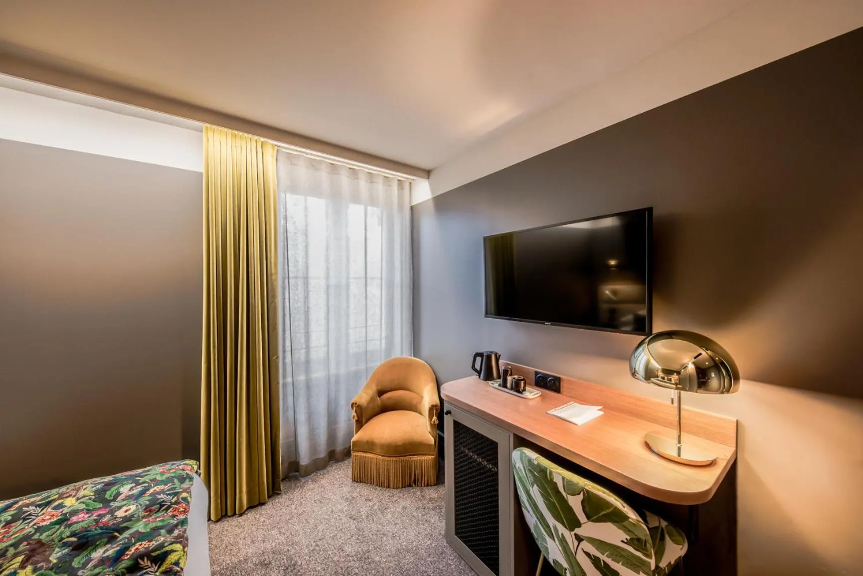 Photo of the whole room, Bed in Hôtel de l'Abbaye Lyon - Boutique Hôtel