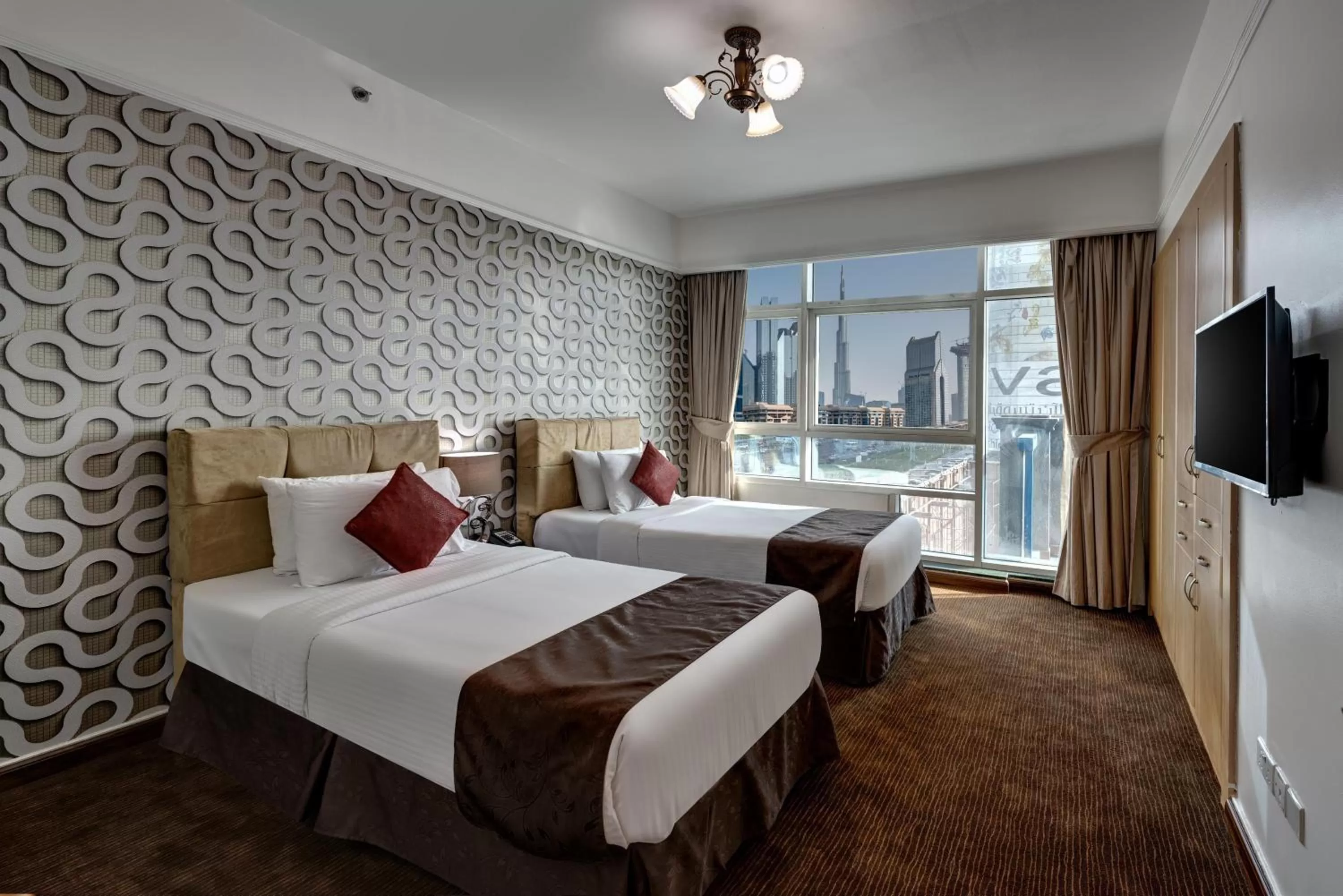 Bedroom, Bed in Emirates Grand Hotel