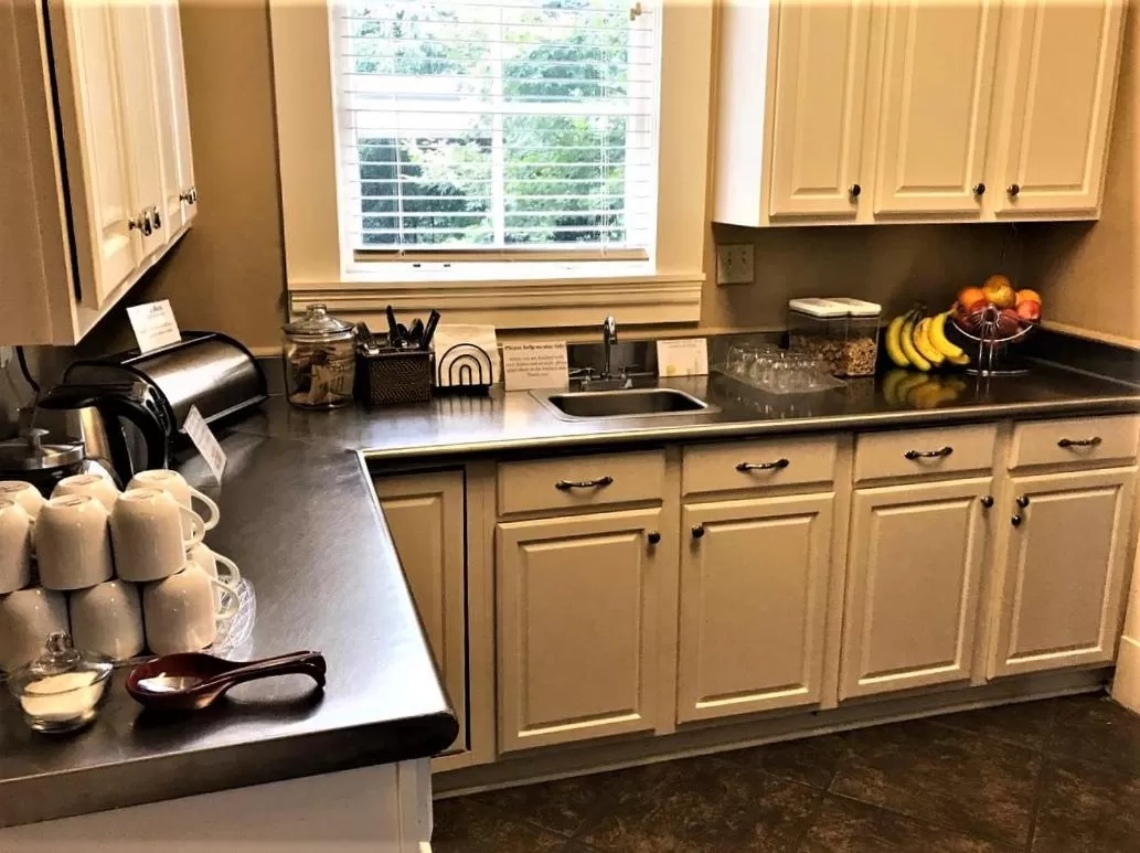 Kitchen/Kitchenette in Clark House Inn