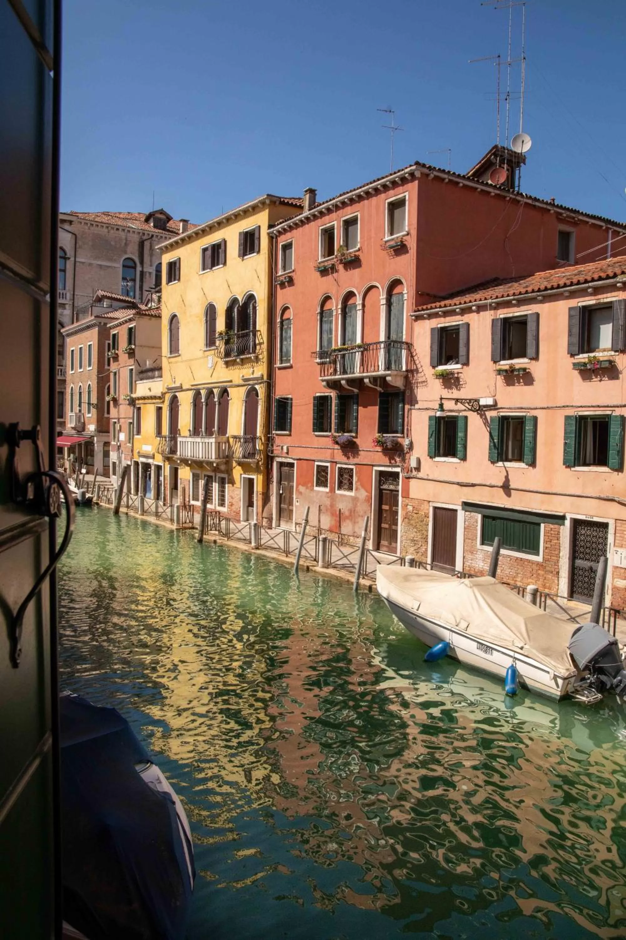 Double Room with Canal View in Hotel Tintoretto