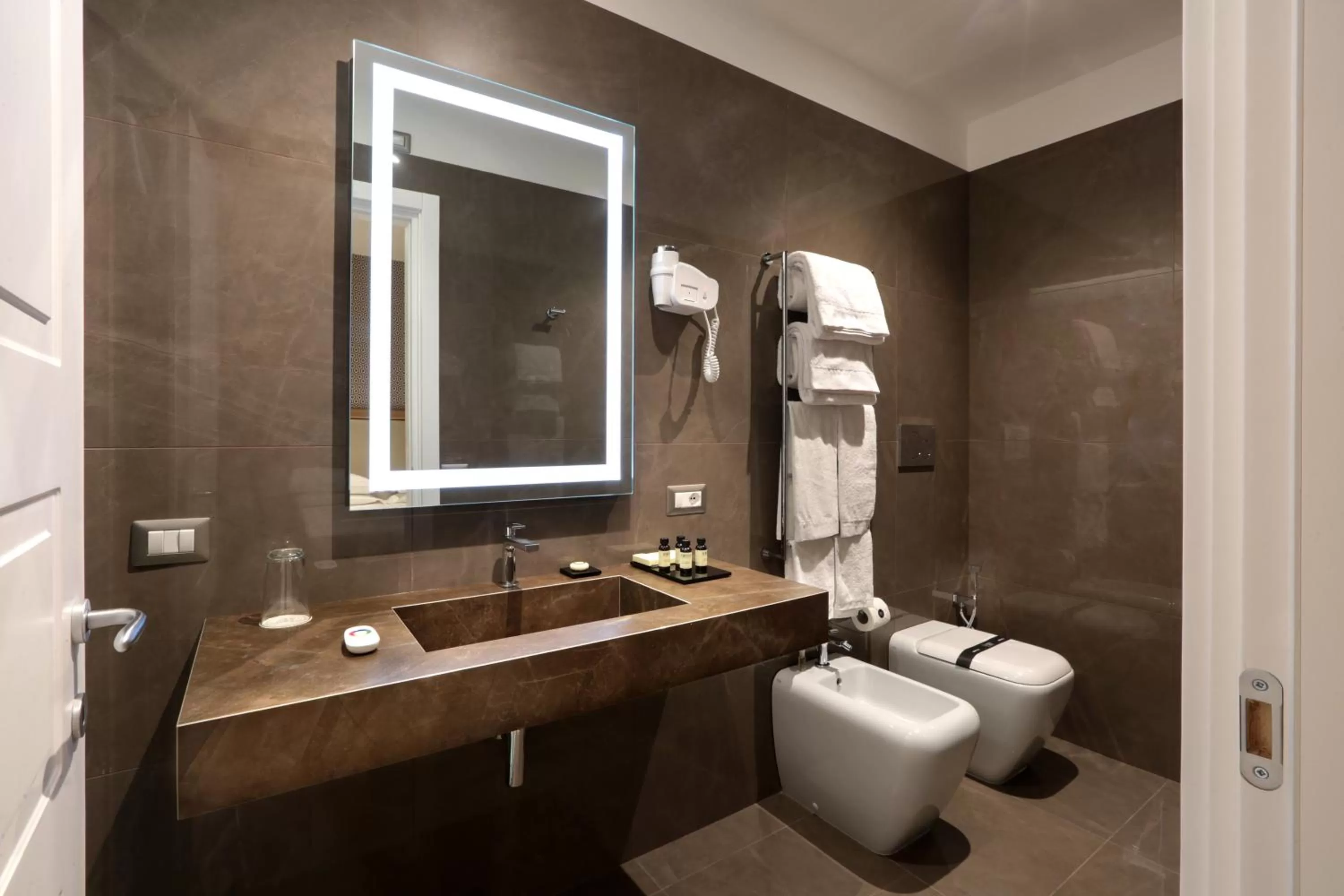 Bathroom in Caruso Place Luxury Rooms & Suites