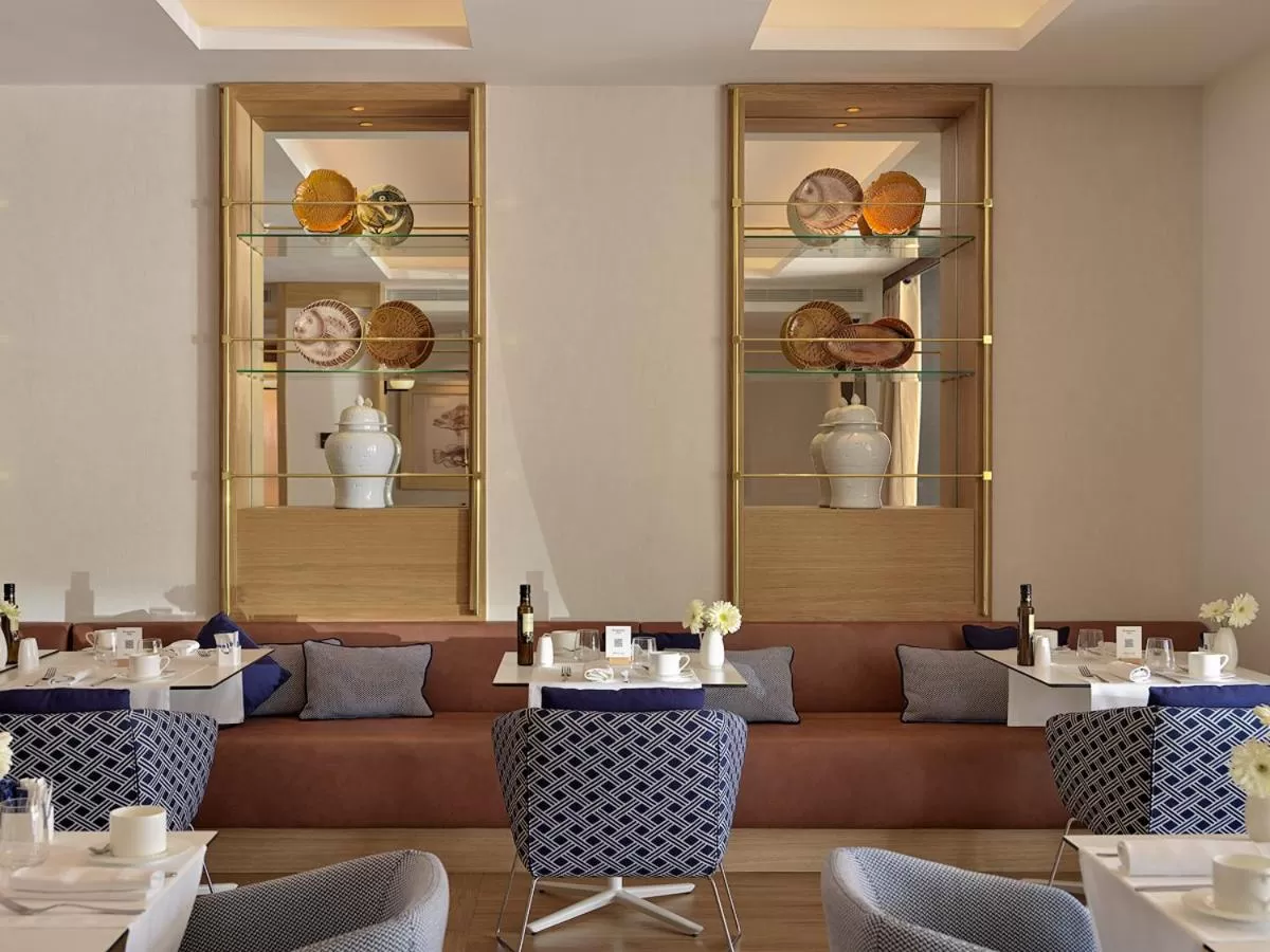 Dining area in H10 Port Vell 4* Sup