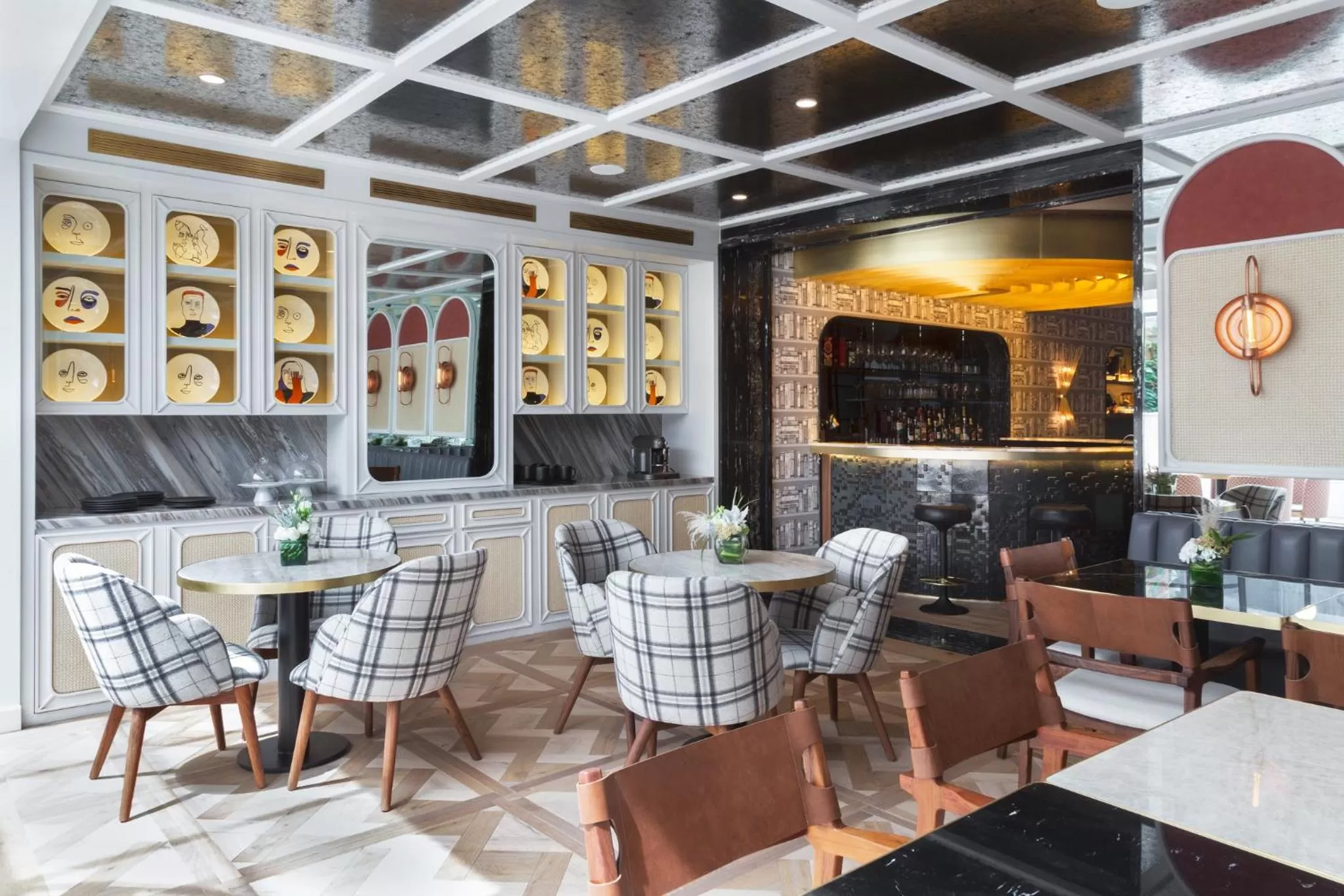 Restaurant/places to eat in The Alest Hotel