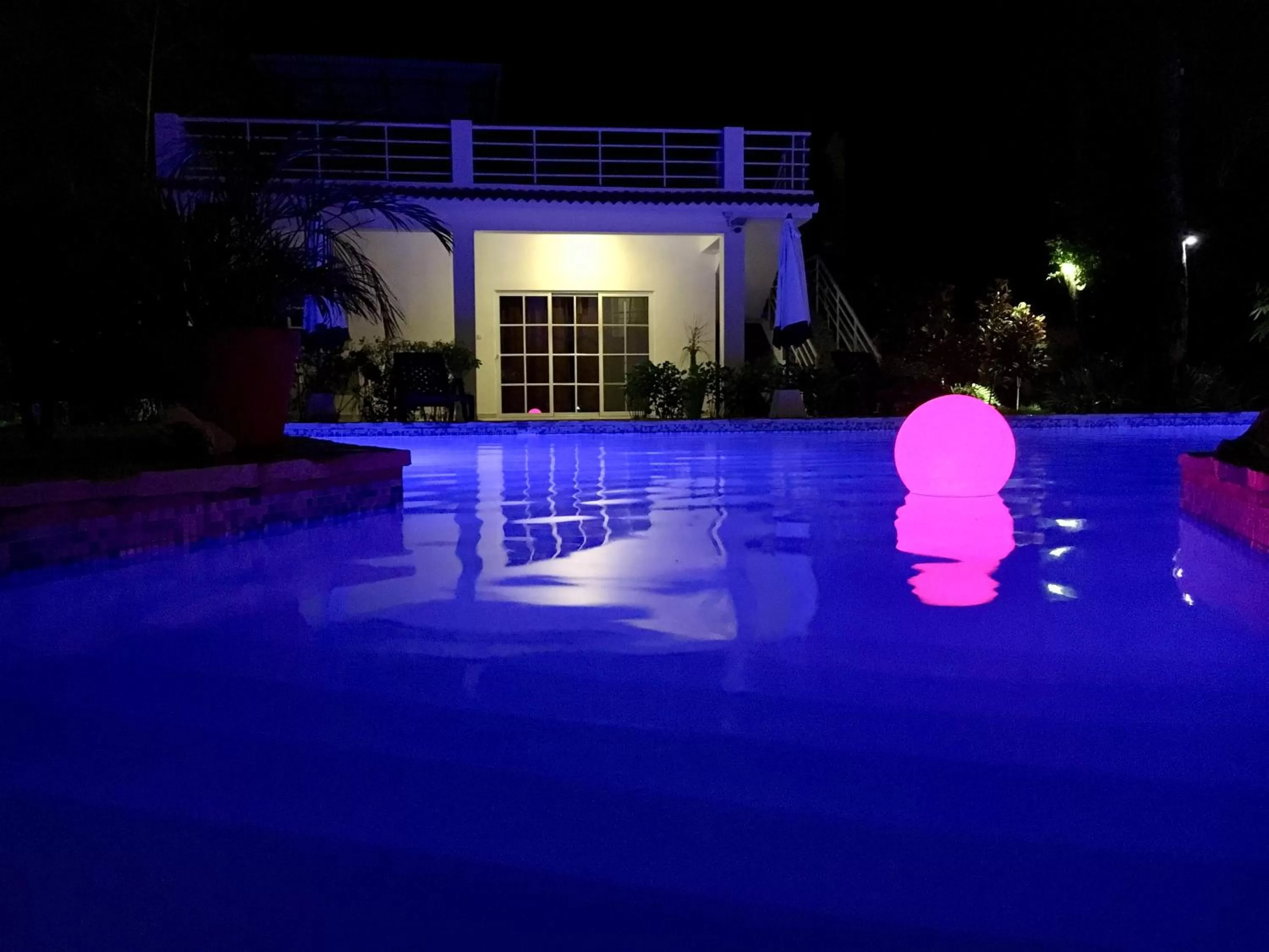 Swimming pool in Coral Blanco Hotel