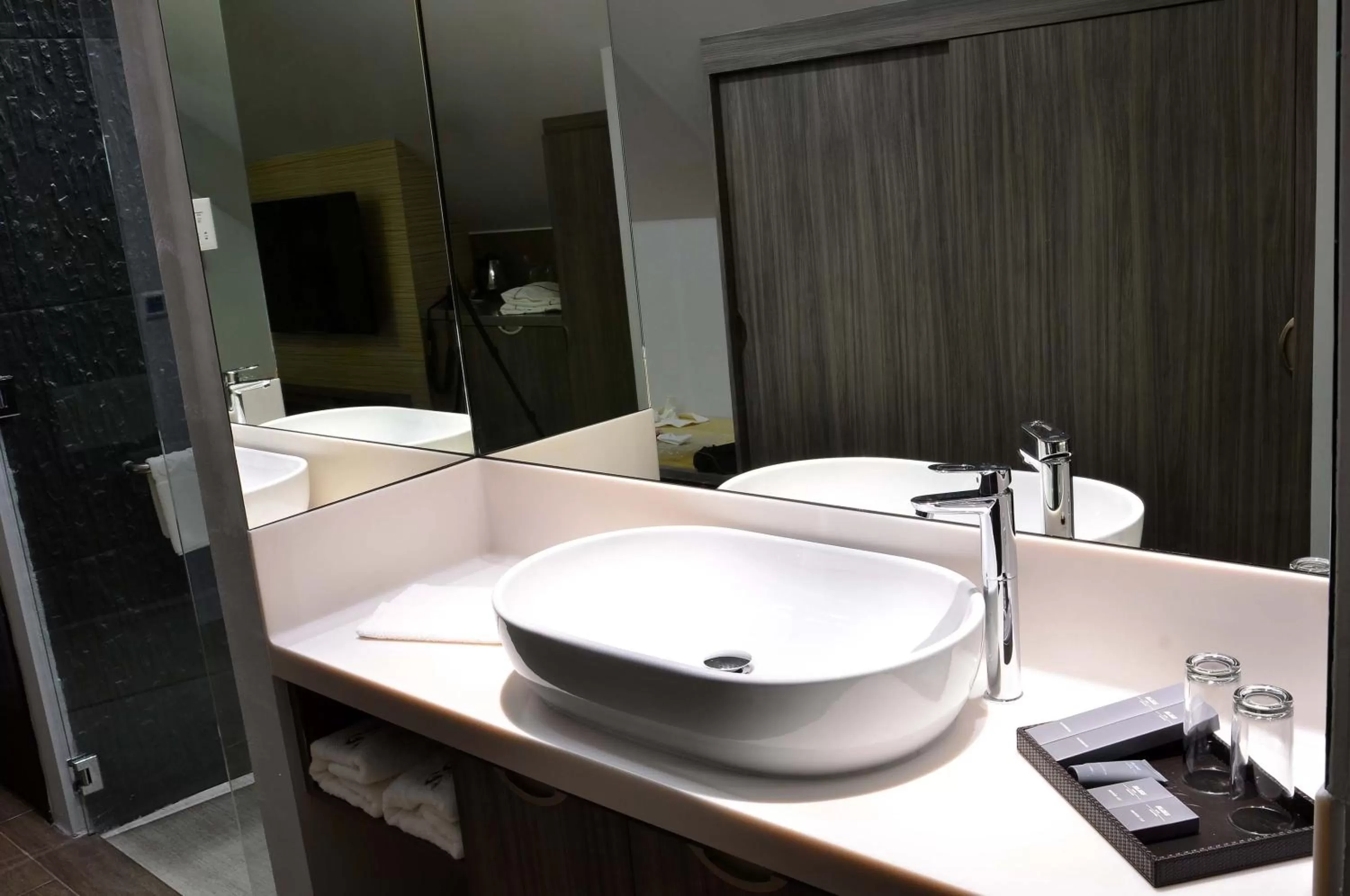 Bathroom in Bliss Hotel Singapore