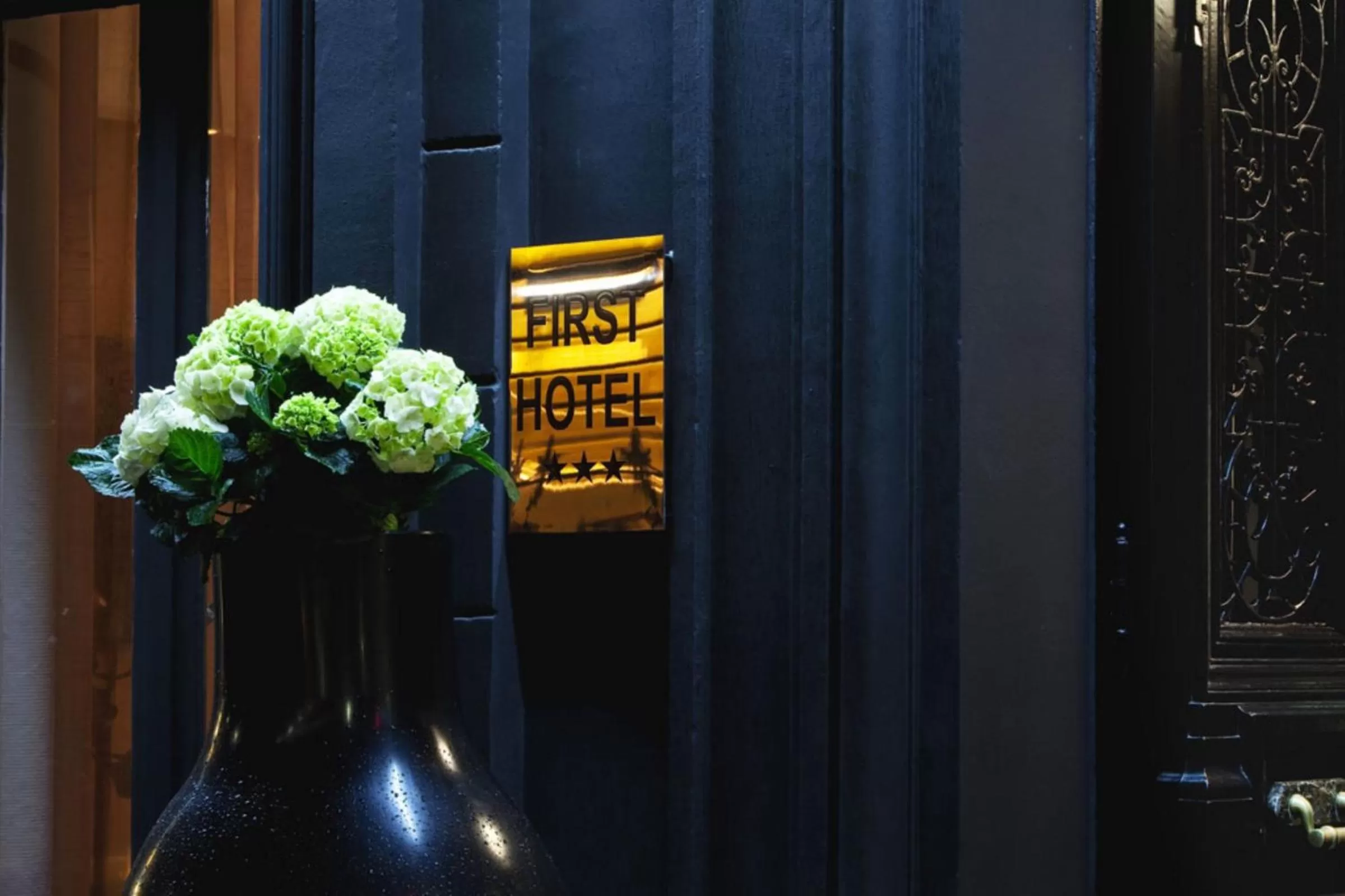 Facade/entrance in First Hotel Paris Tour Eiffel