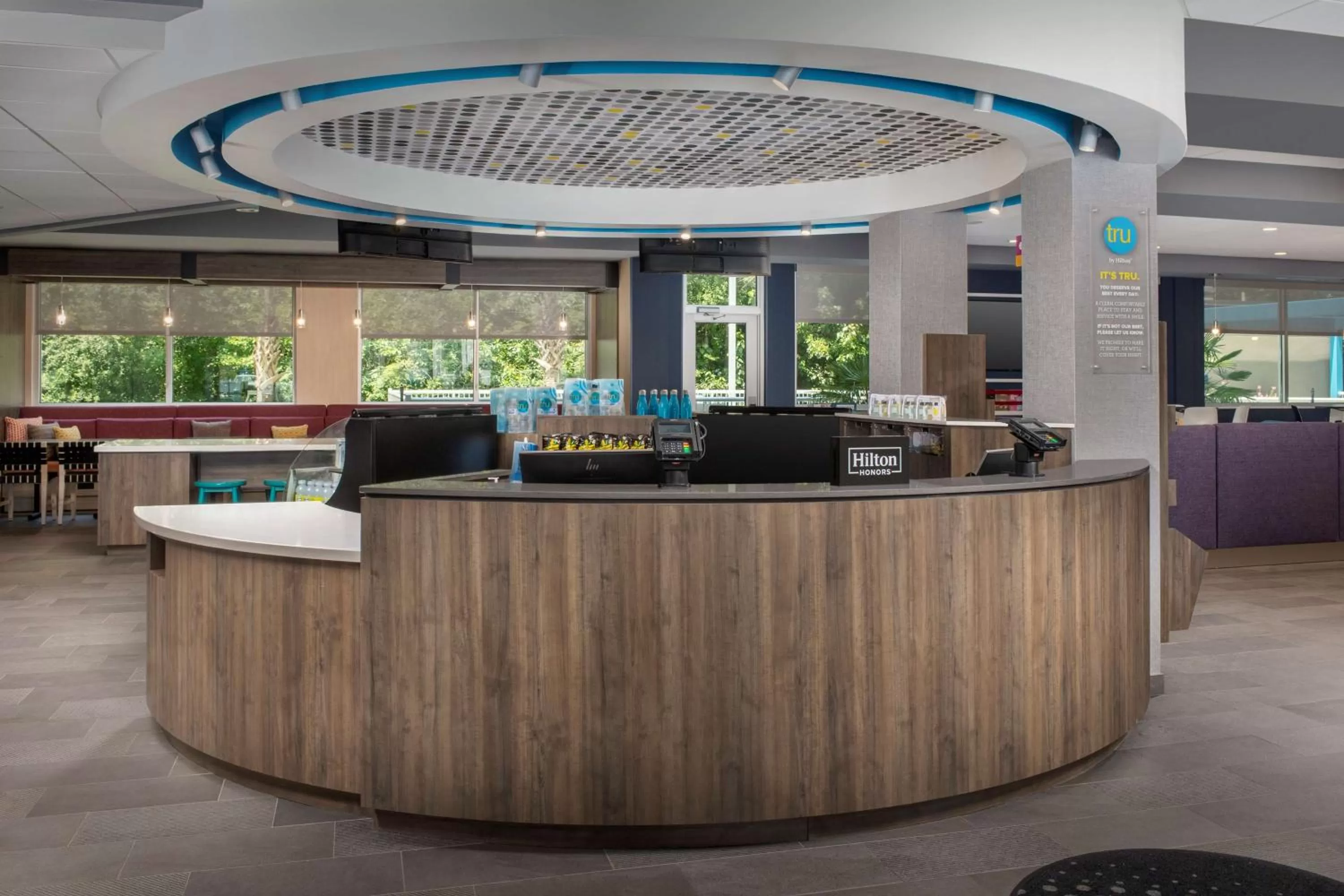 Lobby or reception in Tru By Hilton Charleston Ashley Phosphate, Sc