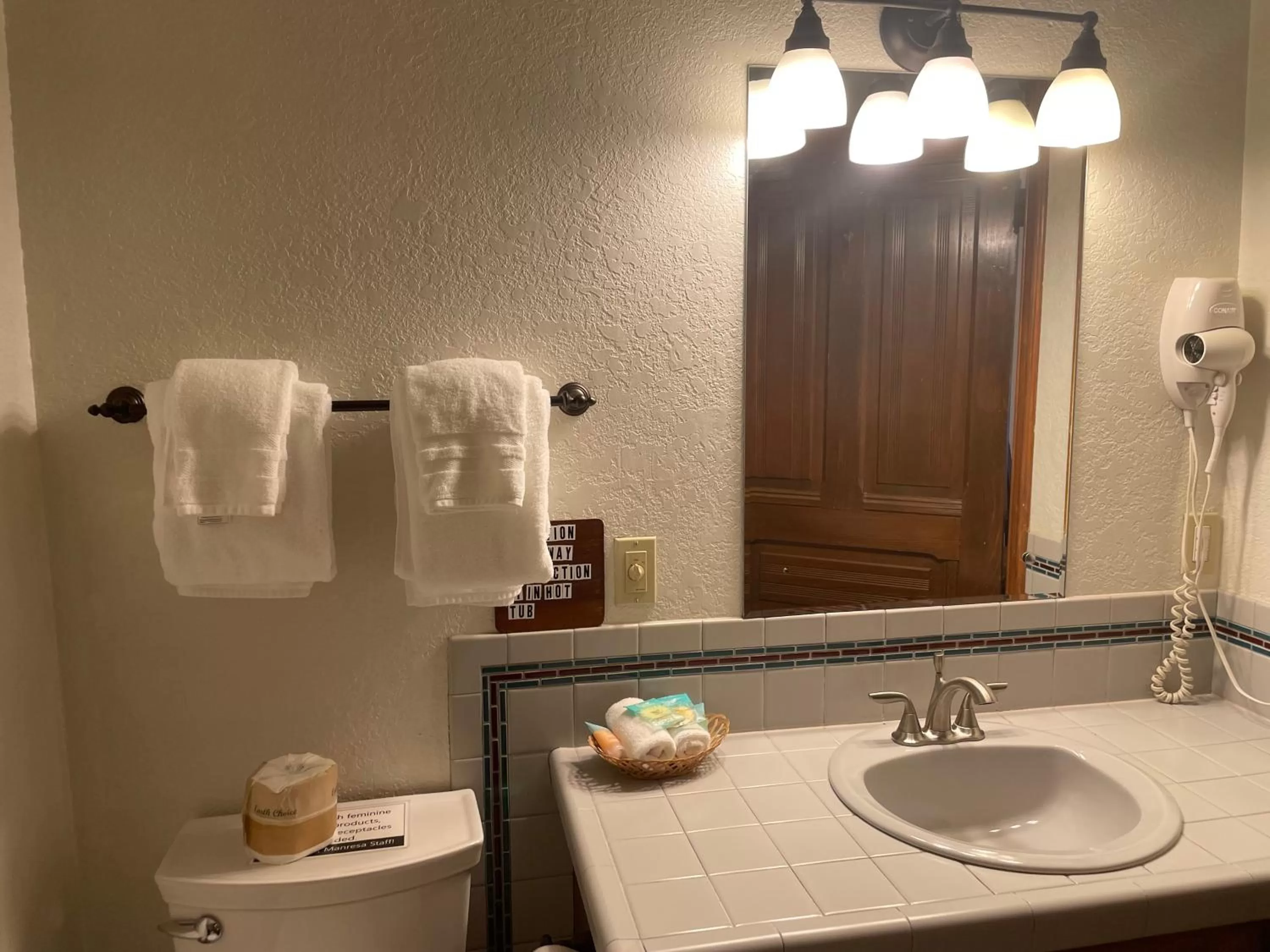 Bathroom in Manresa Castle