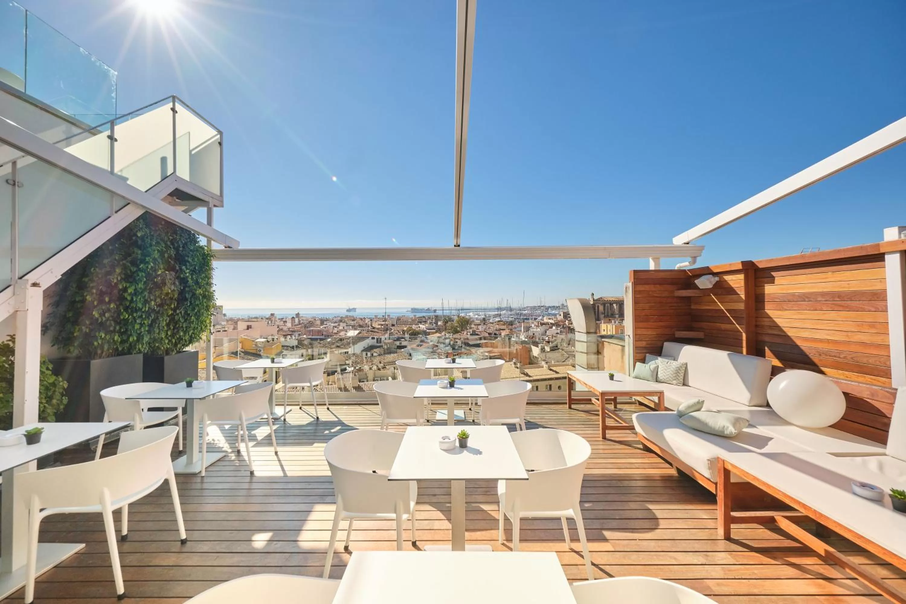 Restaurant/places to eat in Hotel Almudaina