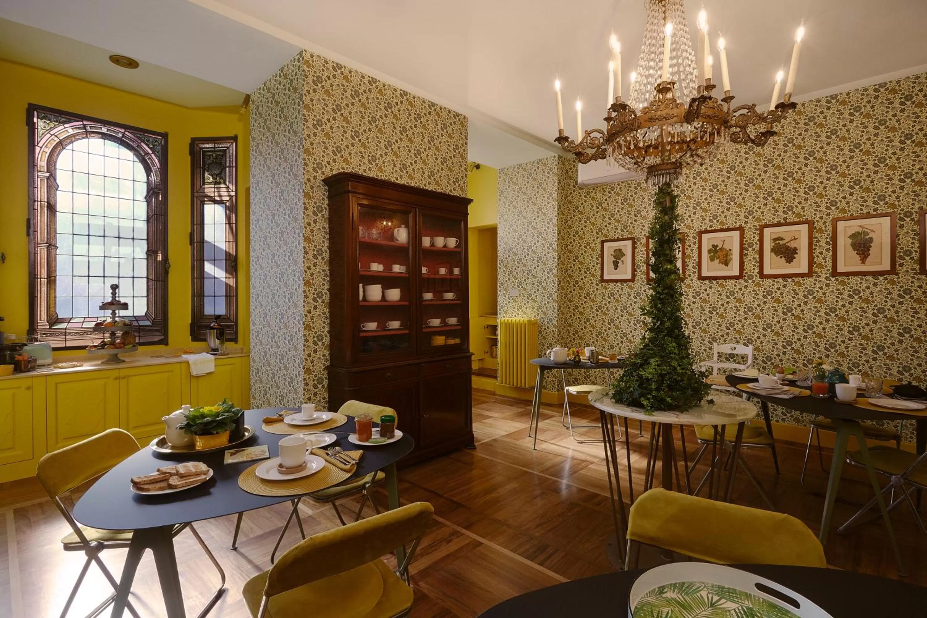 Restaurant/Places to Eat in Look To