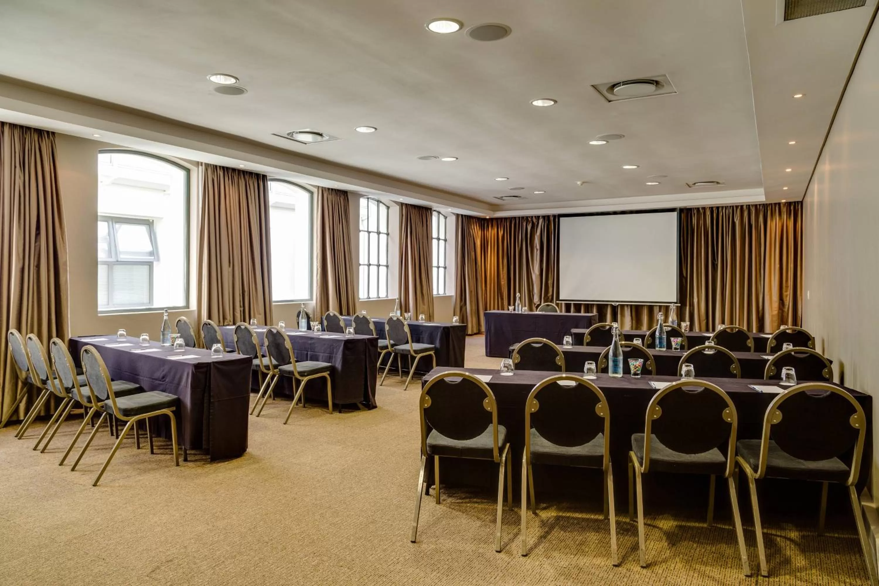 Meeting/conference room in Protea Hotel by Marriott Cape Town Waterfront Breakwater Lodge
