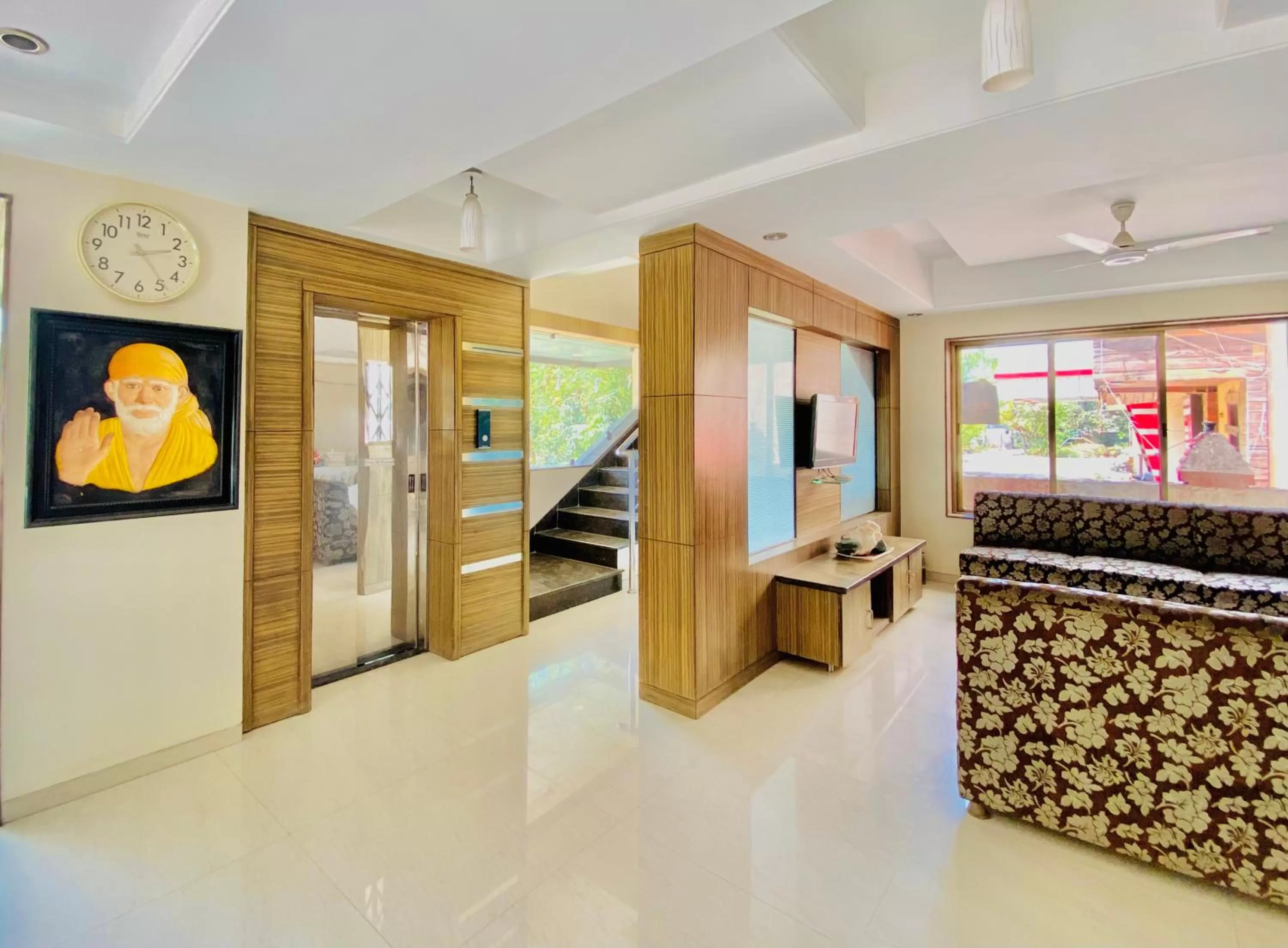 Lobby or reception in Hotel Sai Gurusthan