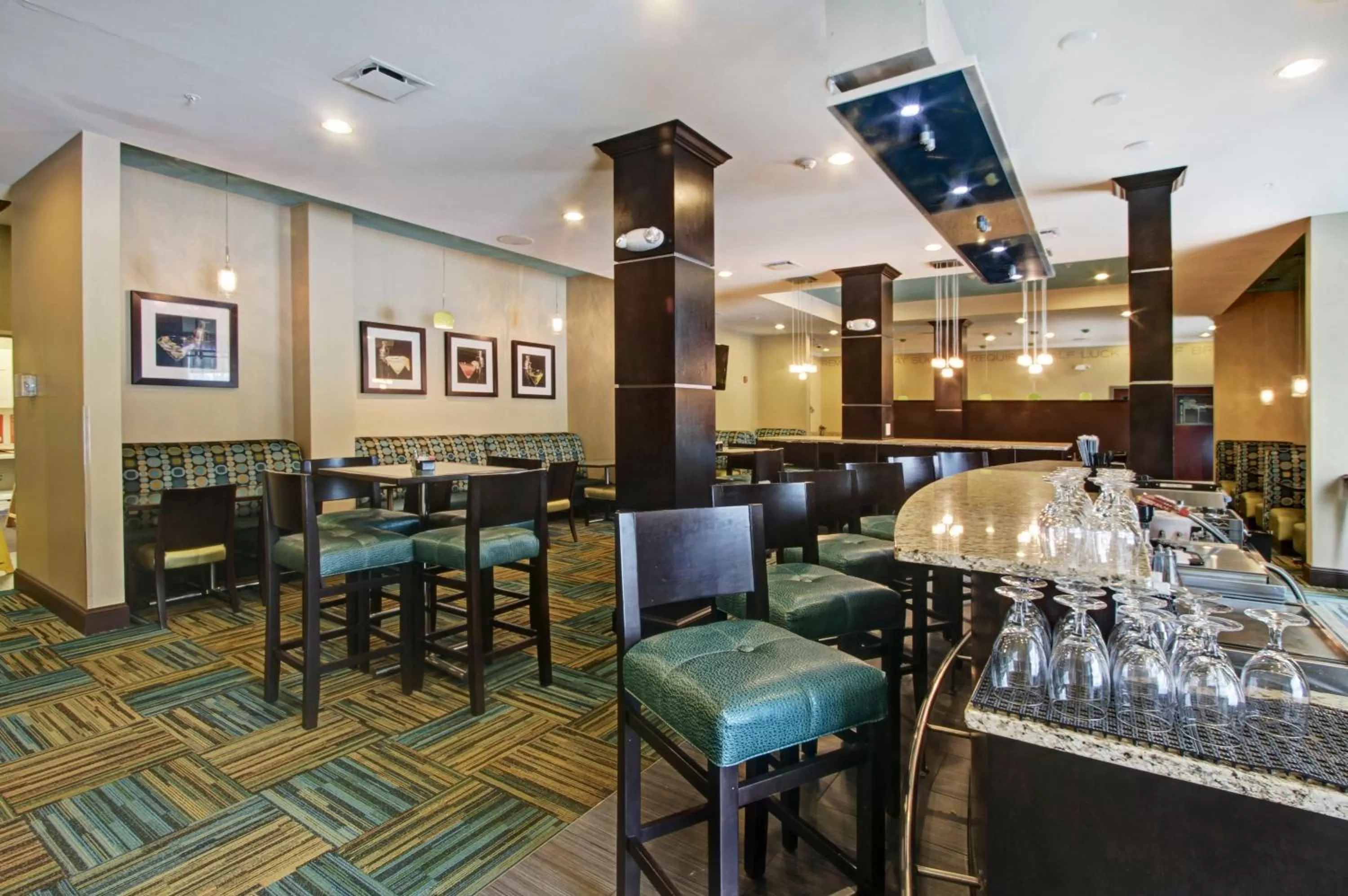 Lounge or bar in Holiday Inn Christiansburg Blacksburg by IHG