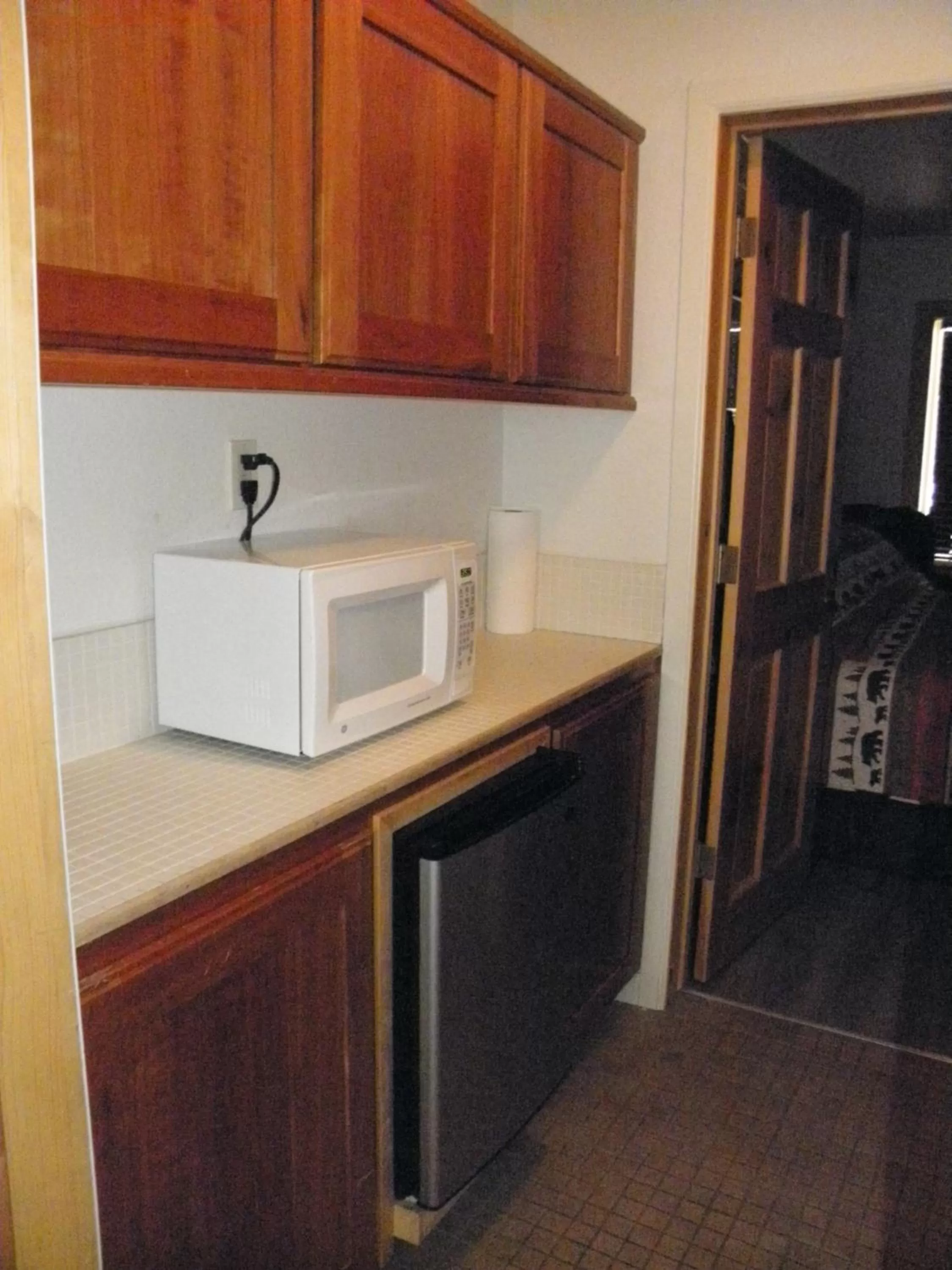 Kitchen or kitchenette in CREEKSIDE LODGE