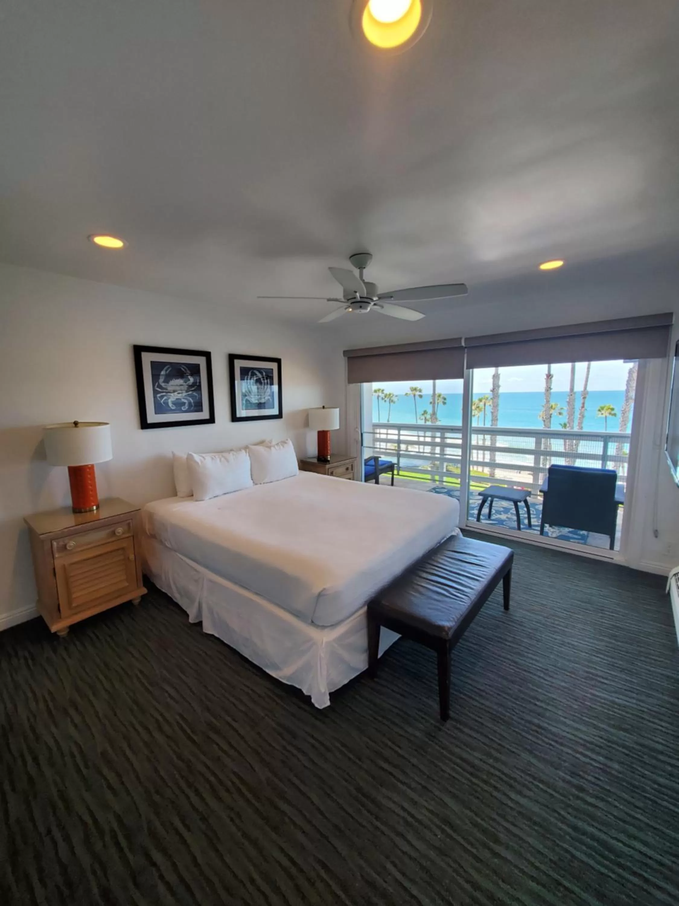 Deluxe Two-Bedroom Suite - Ocean Front in Sea Horse Resort