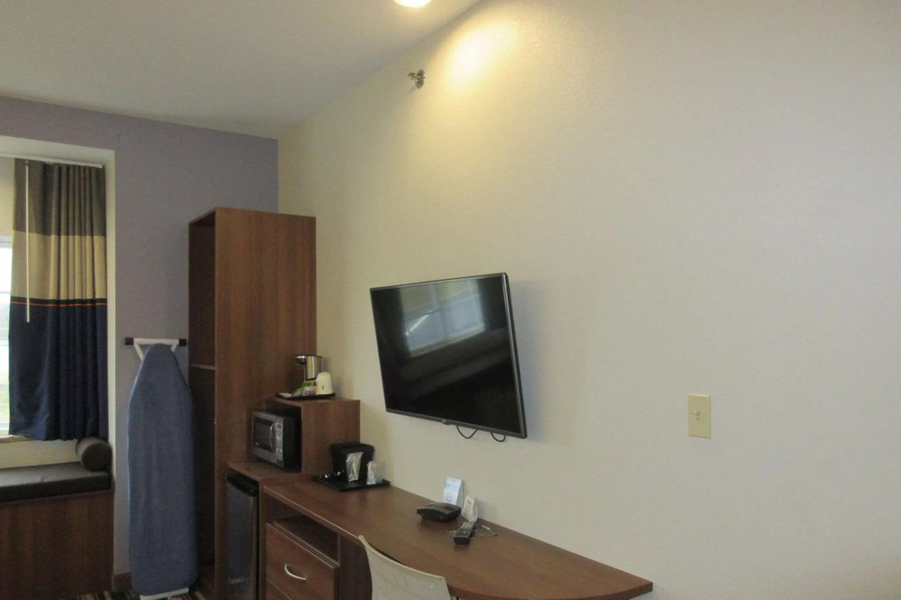 Photo of the whole room in Quality Inn & Suites Caldwell I-77