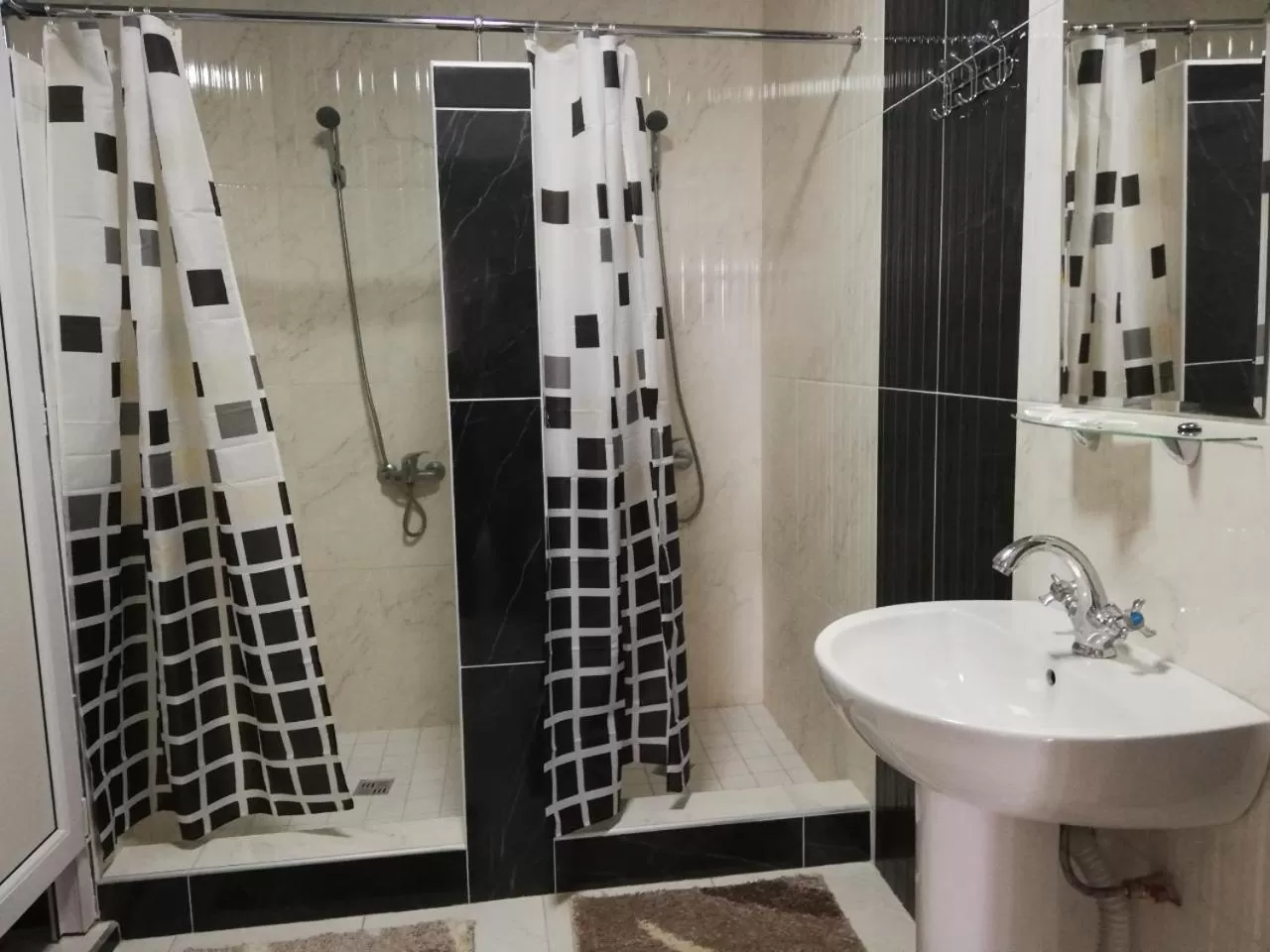 Bathroom in Monte-Kristo Hotel