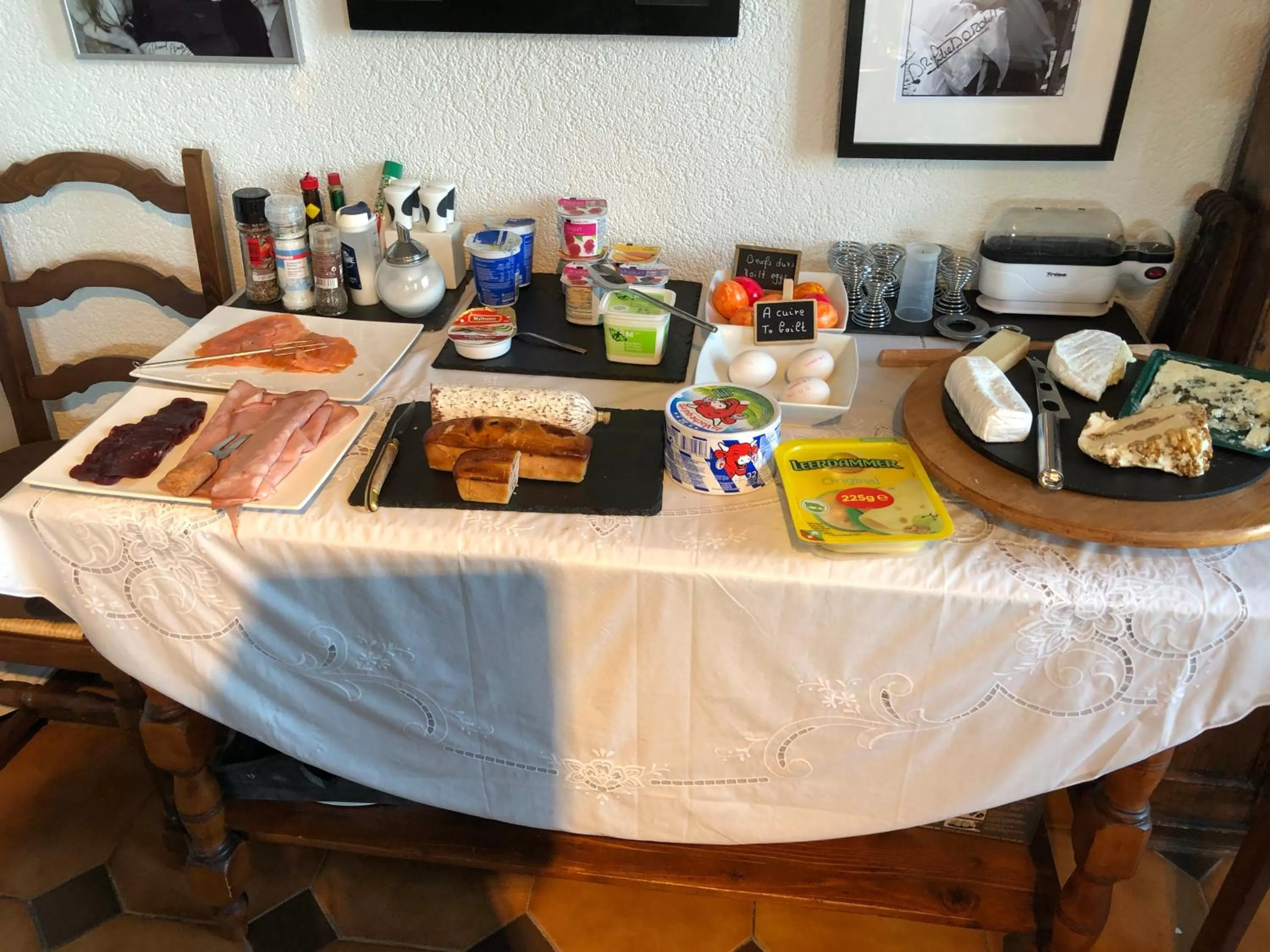 Buffet breakfast in B&B Corseaux Beach & Riviera Beach