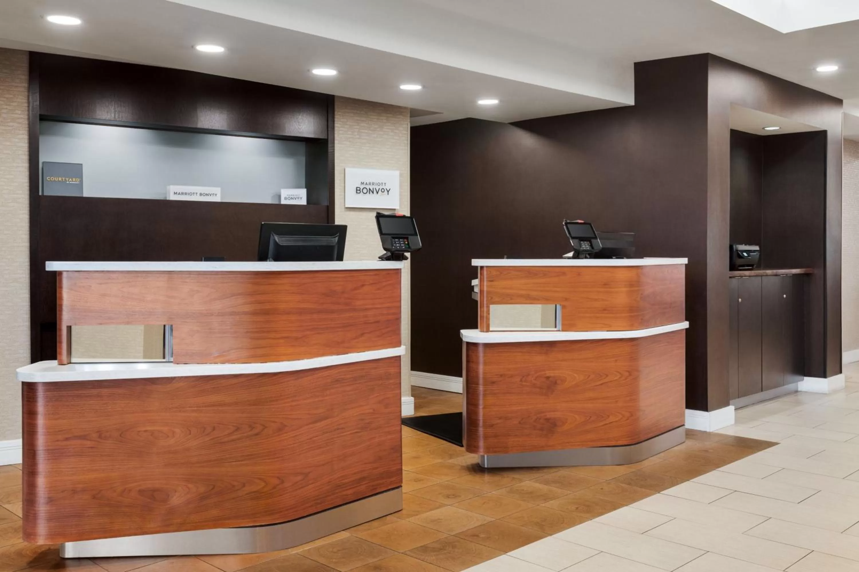 Lobby or reception in Courtyard Tupelo